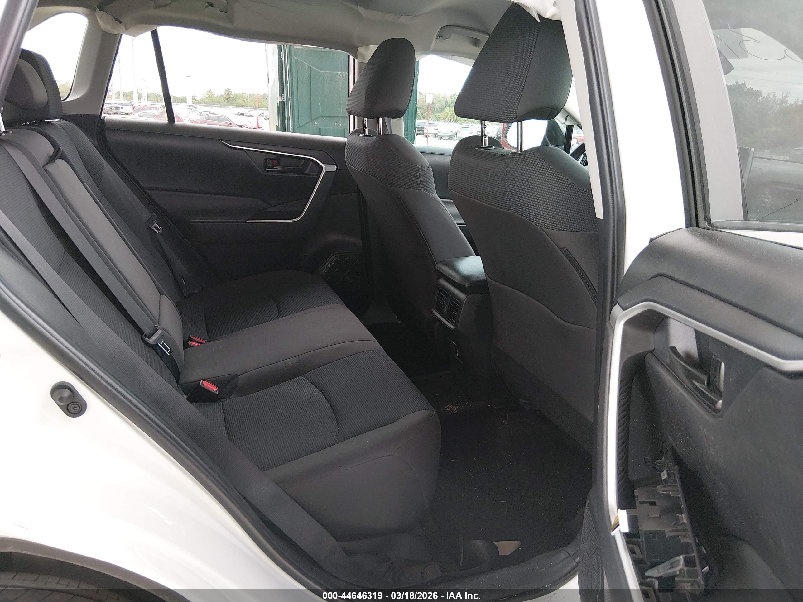 TOYOTA RAV4 image 8