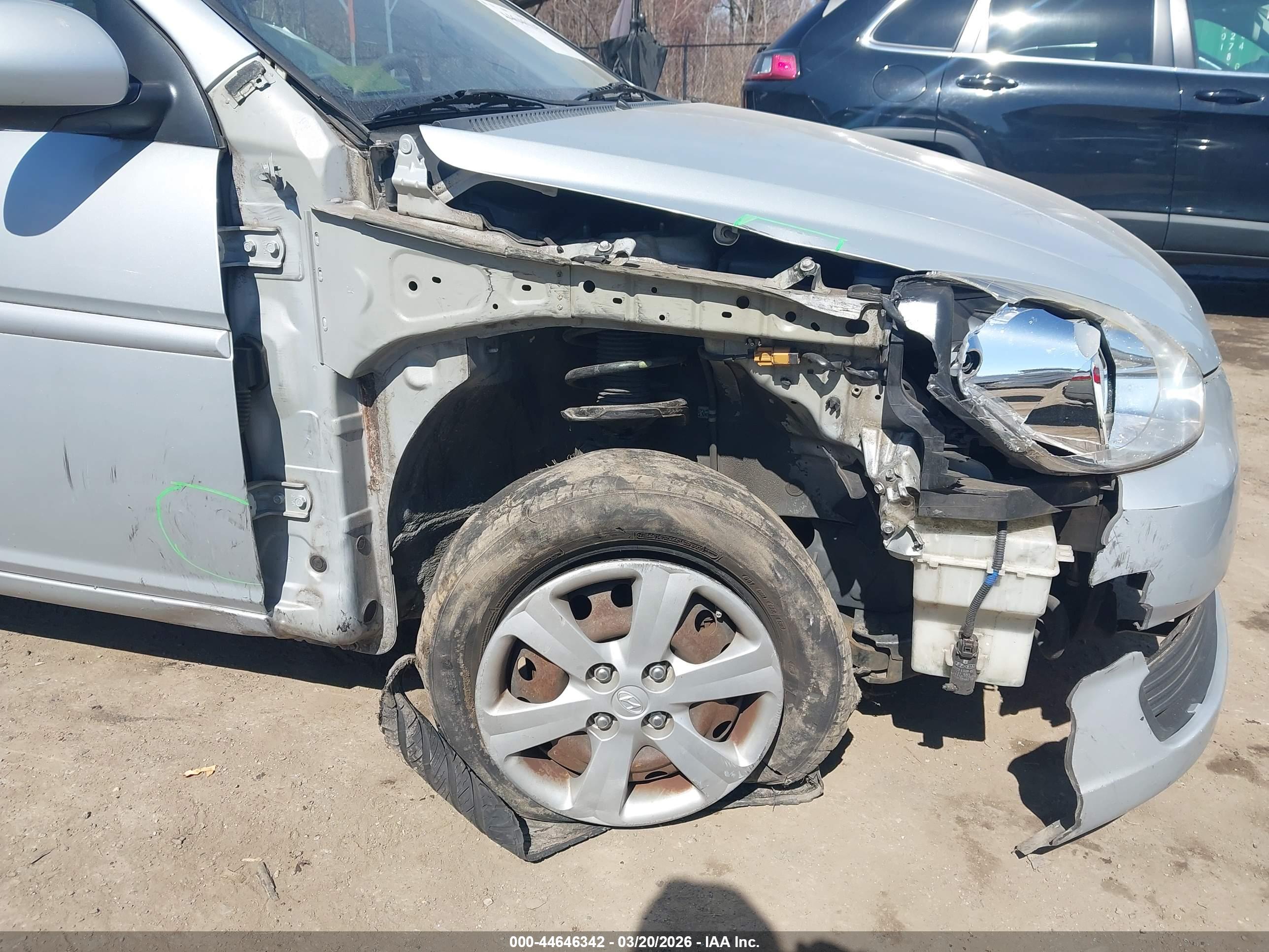 HYUNDAI ACCENT image 6