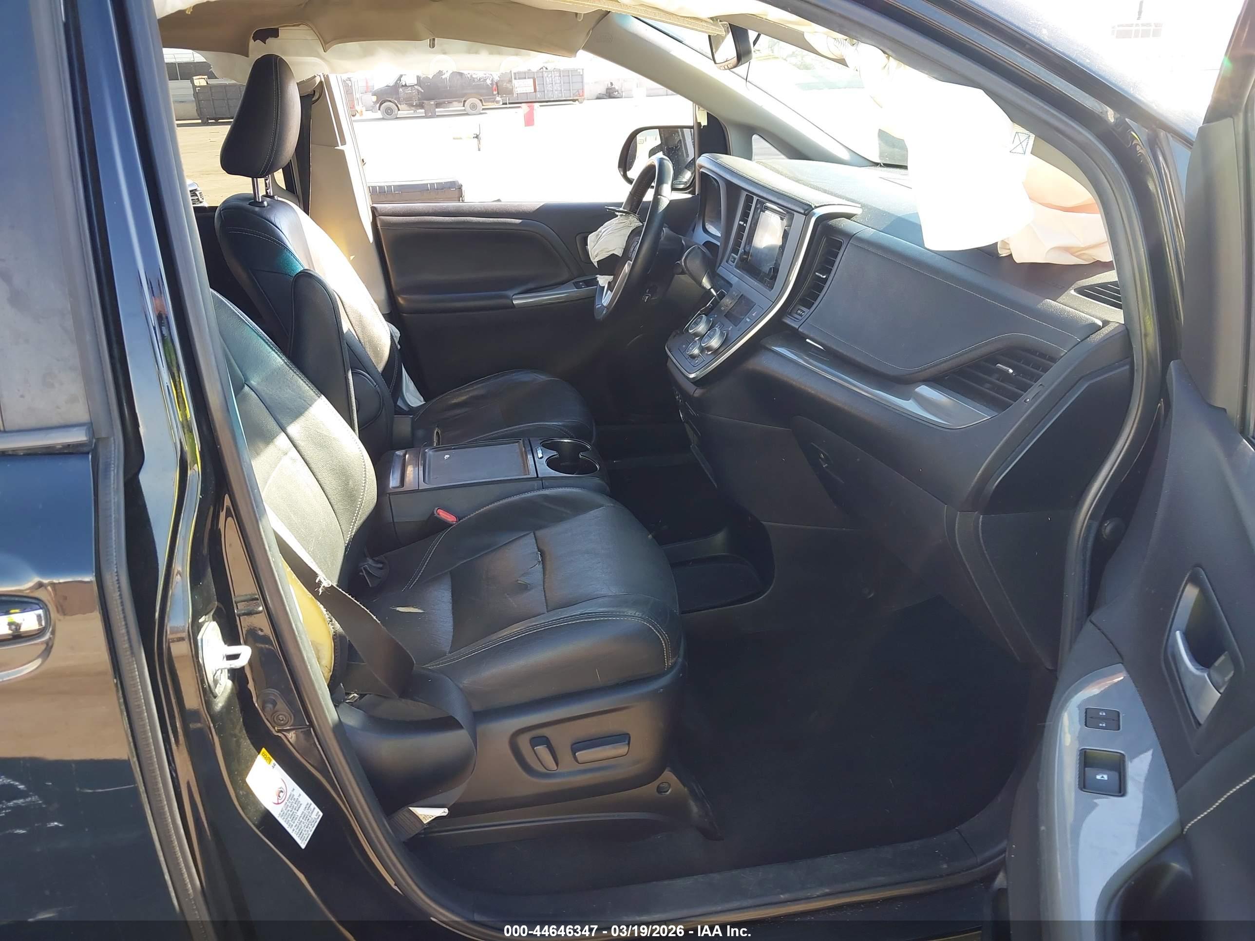 TOYOTA SIENNA image 5
