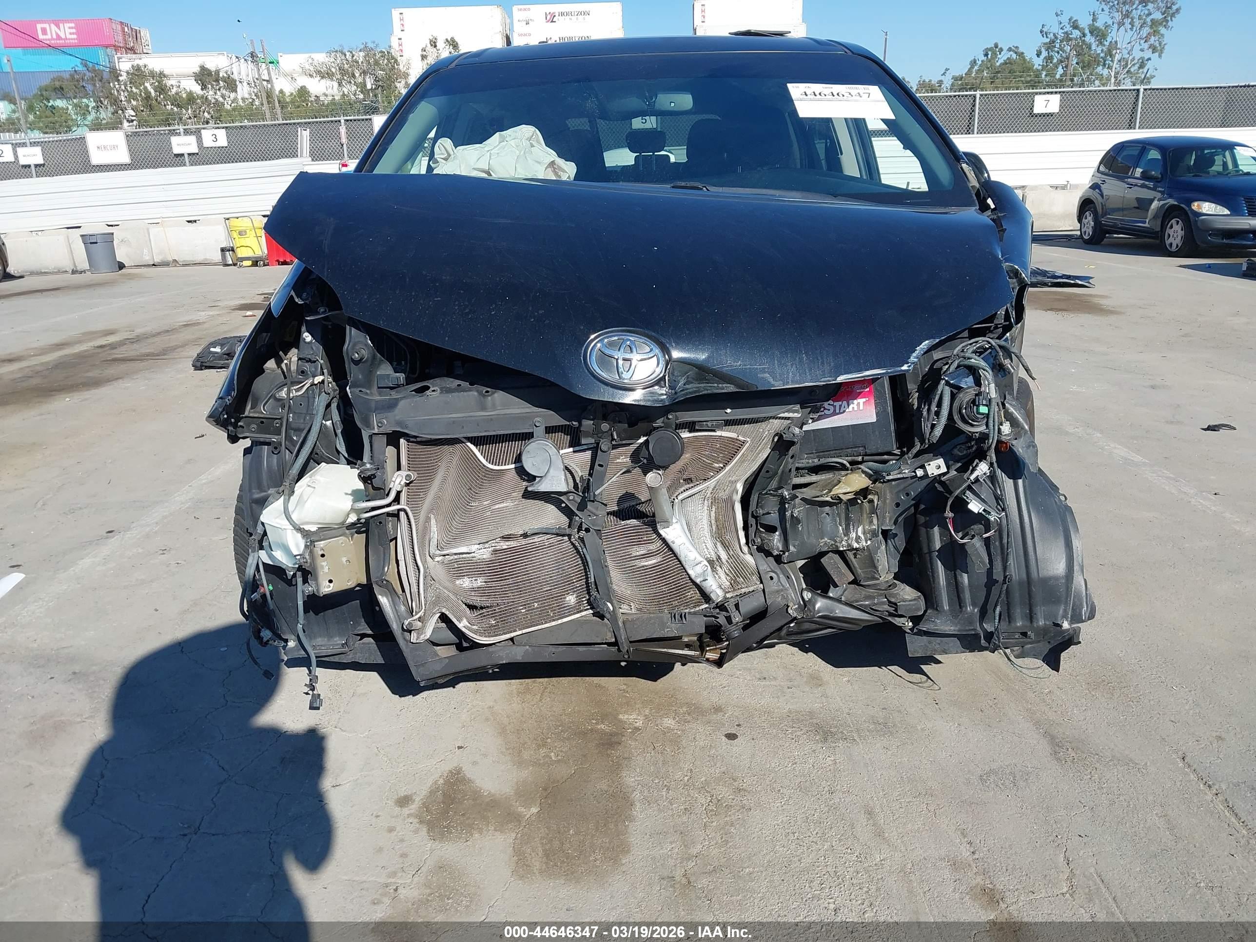TOYOTA SIENNA image 6