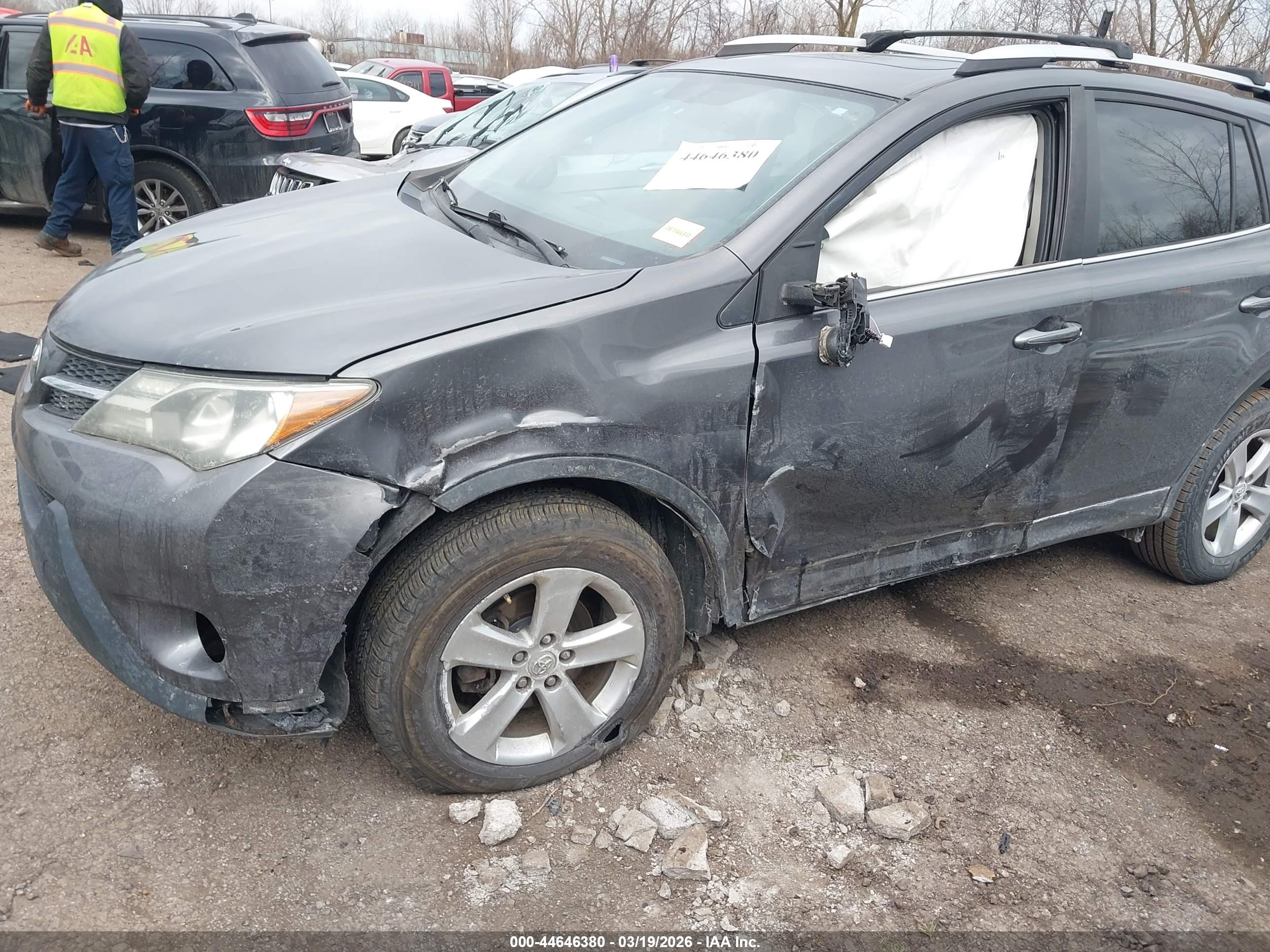 TOYOTA RAV4 image 6