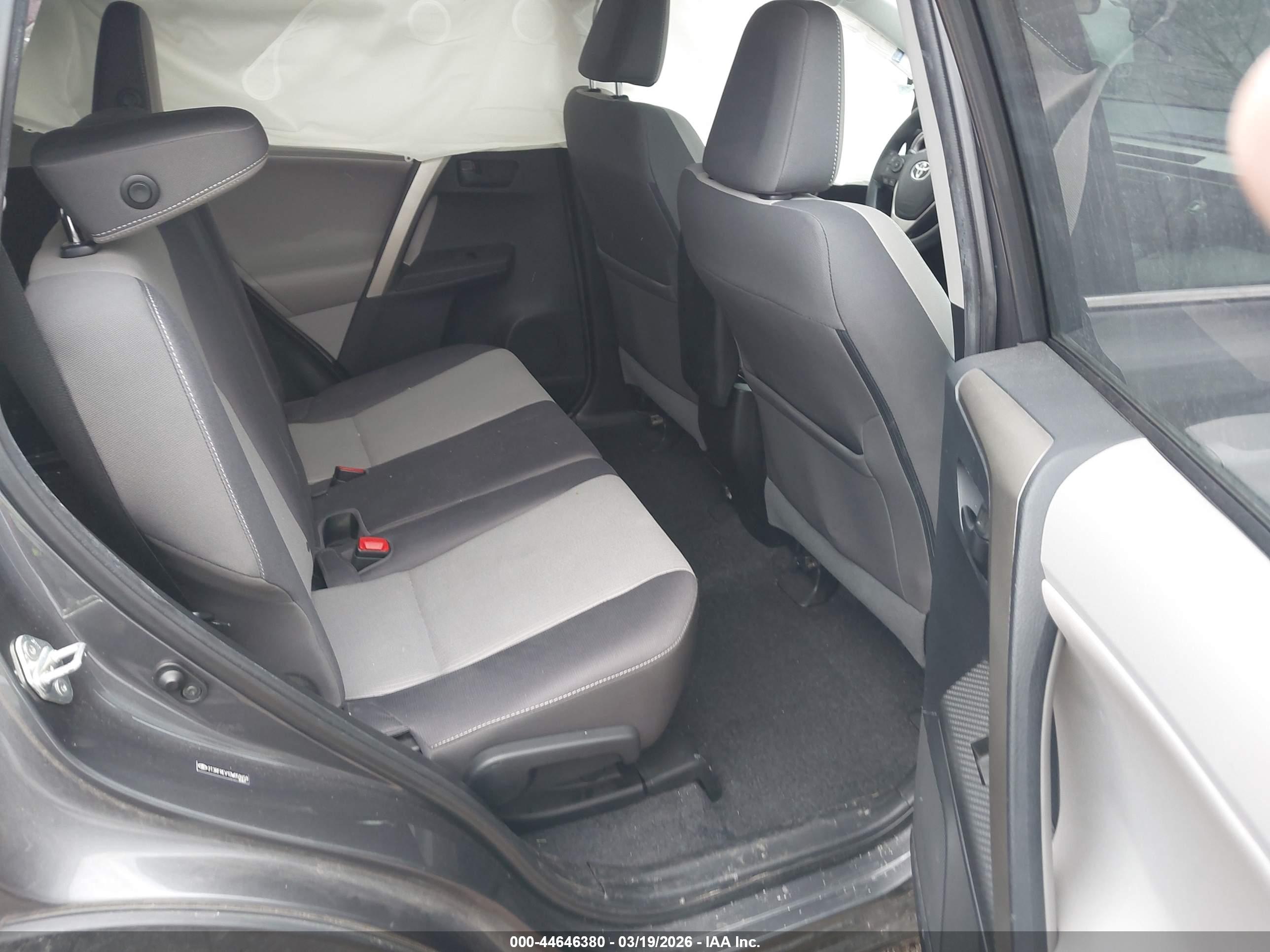 TOYOTA RAV4 image 8