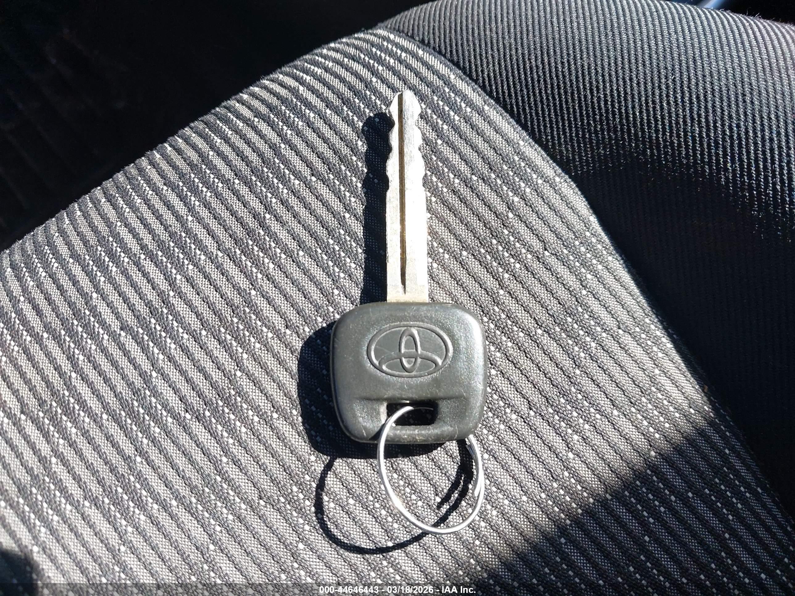 TOYOTA YARIS image 11