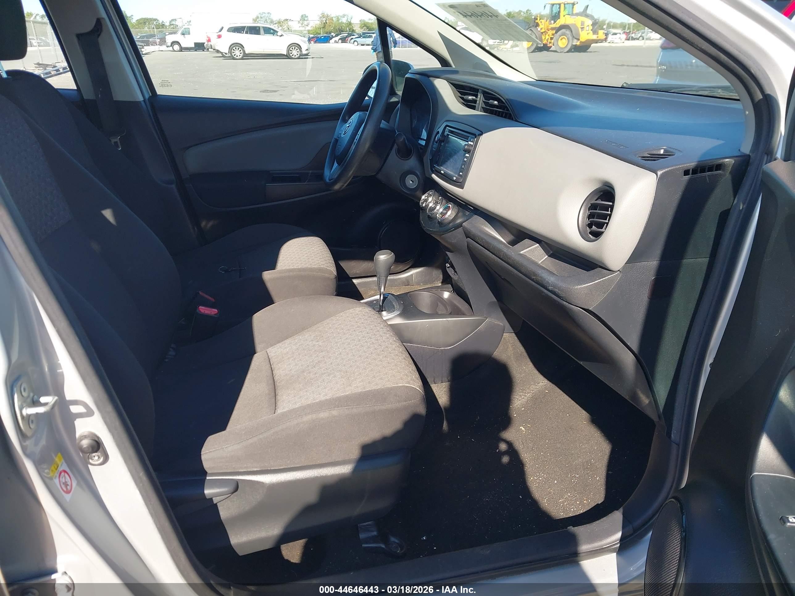 TOYOTA YARIS image 5