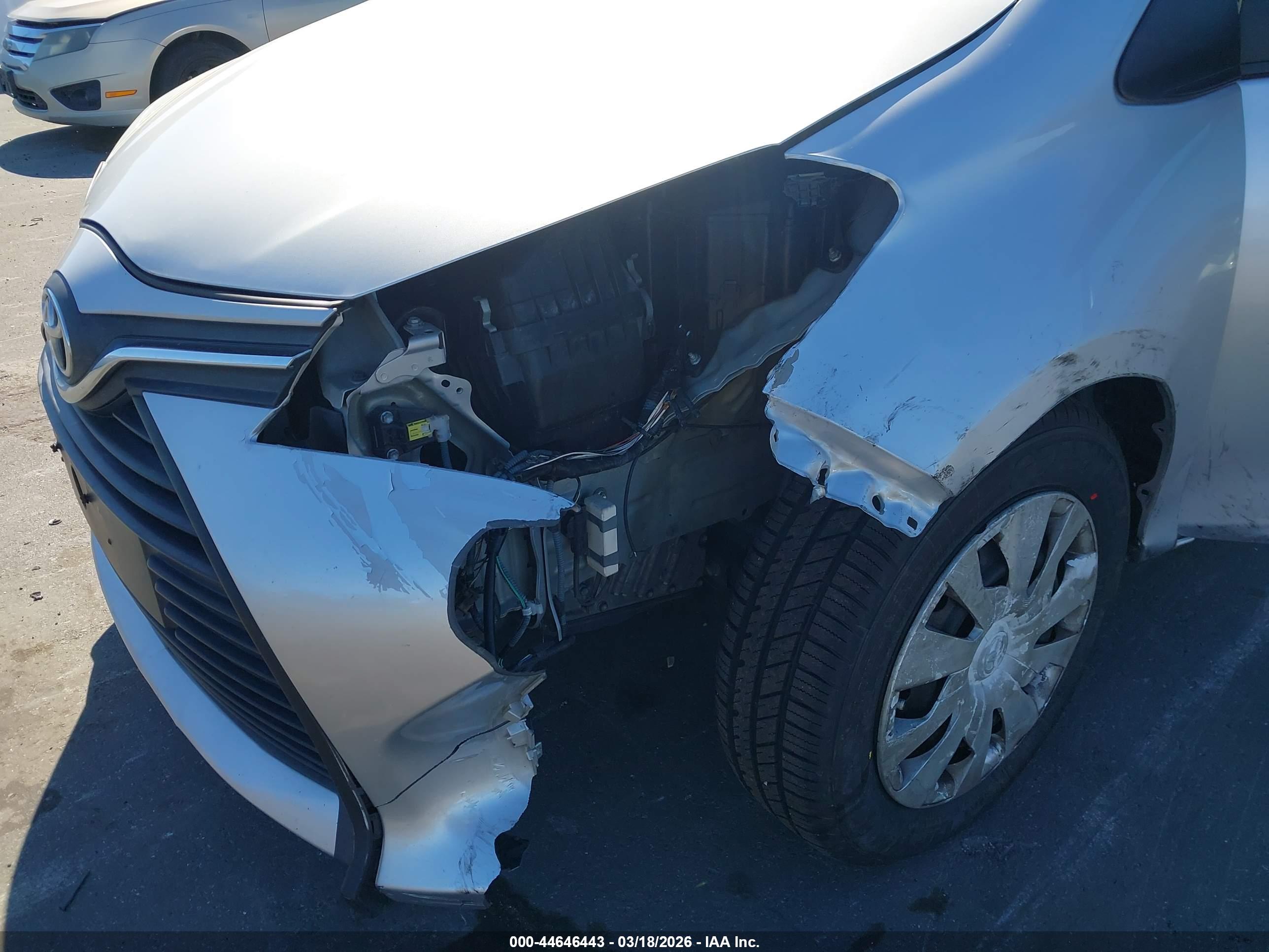 TOYOTA YARIS image 6