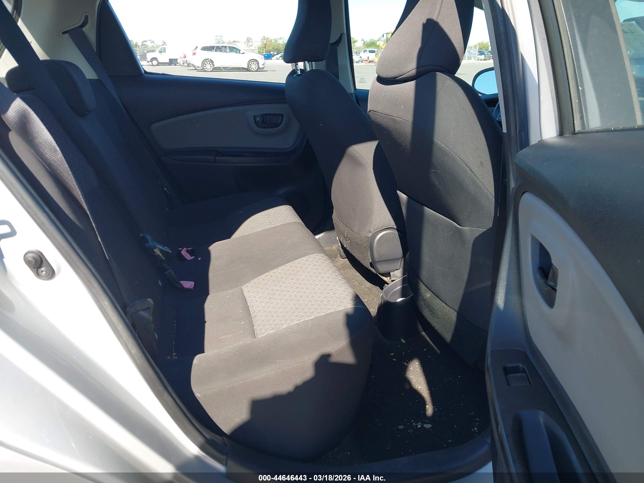 TOYOTA YARIS image 8