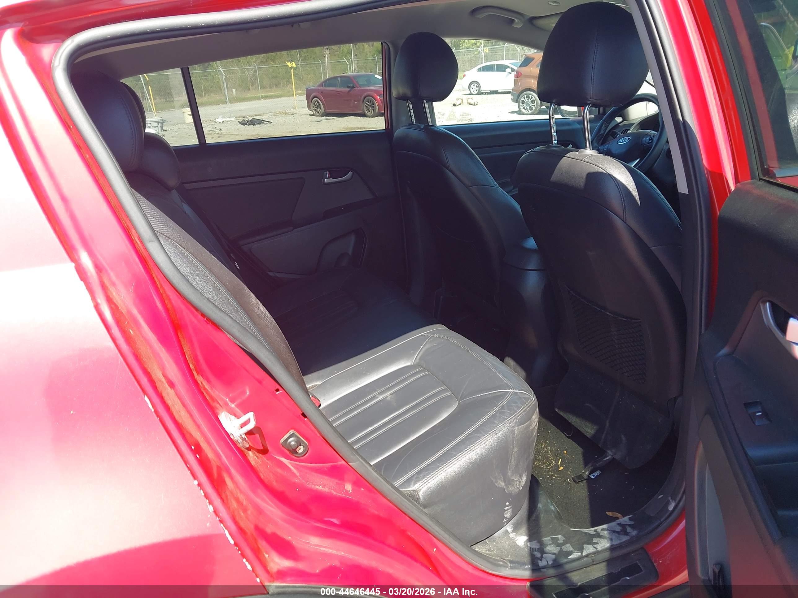 KIA SPORTAGE image 8