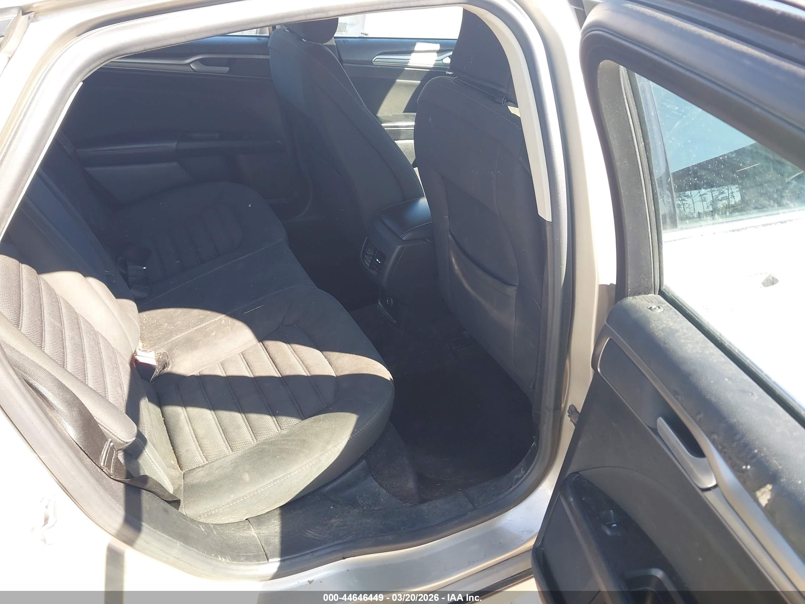 FORD FUSION image 8