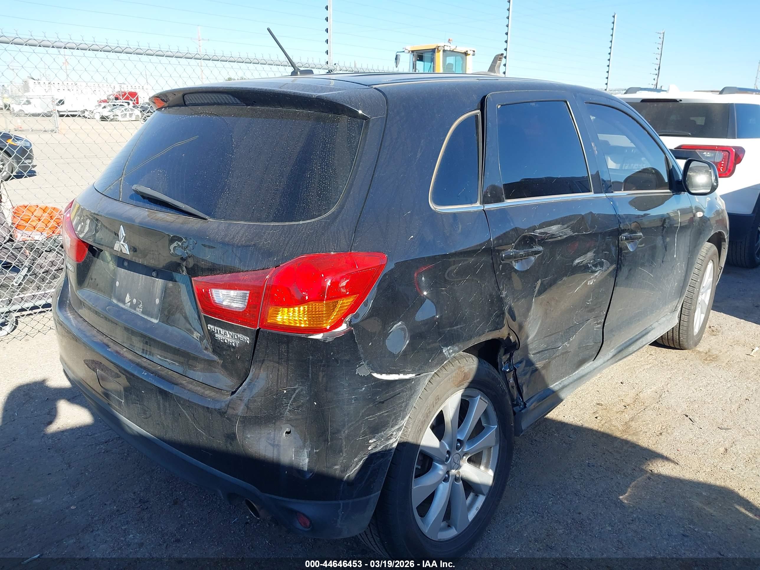 MITSUBISHI OUTLANDER image 4