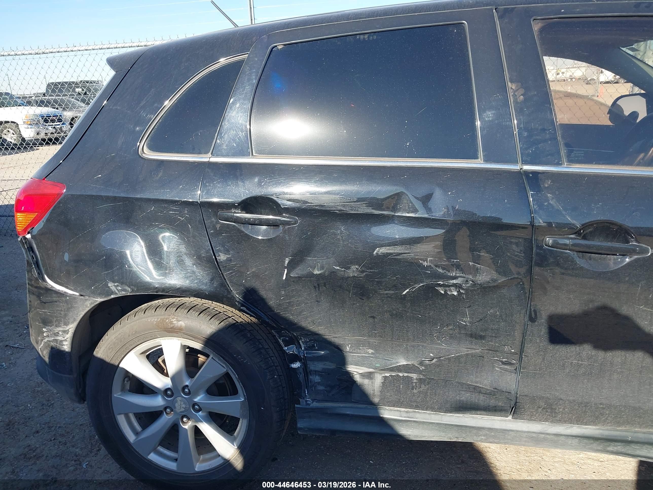 MITSUBISHI OUTLANDER image 6
