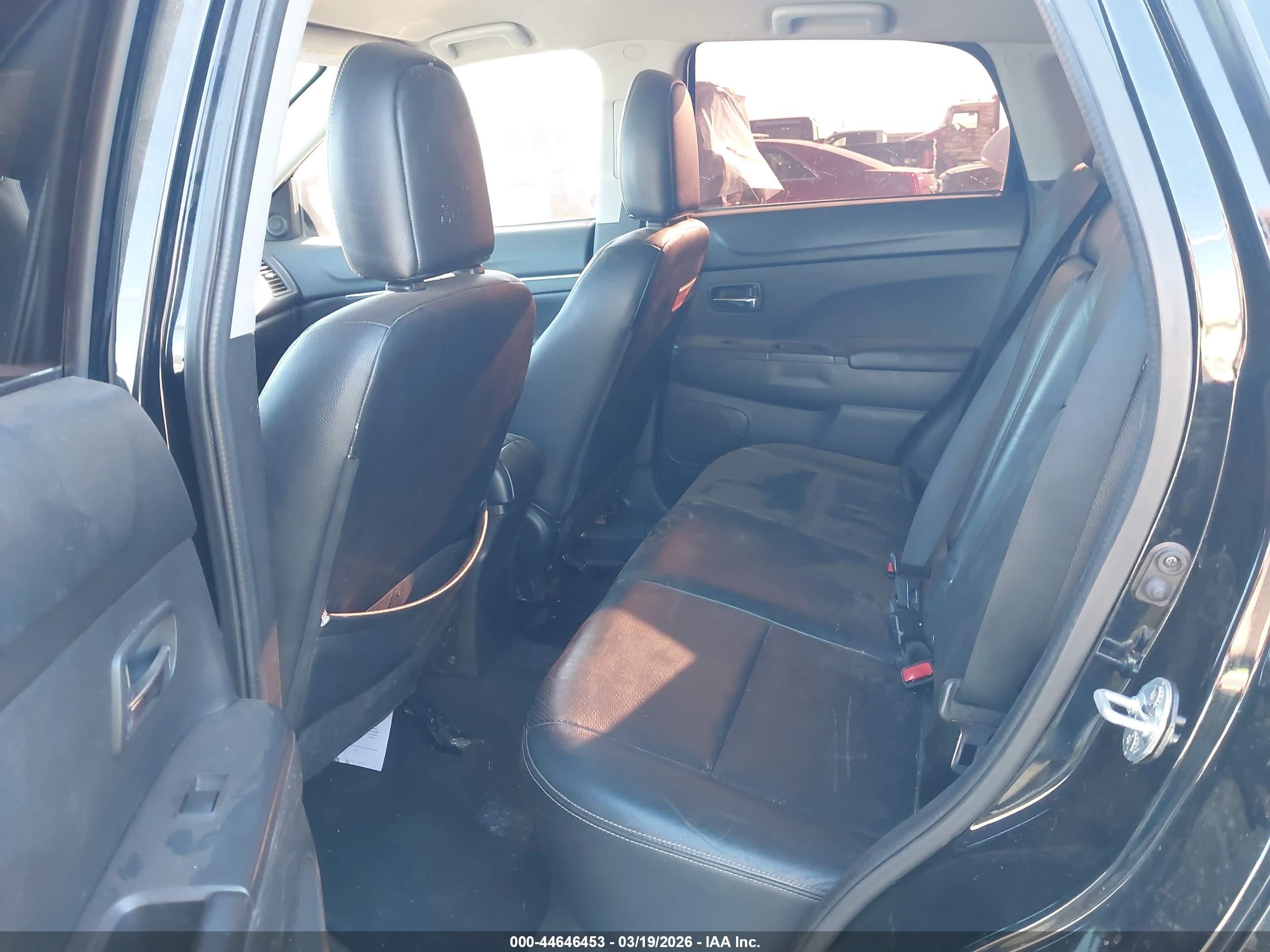 MITSUBISHI OUTLANDER image 8