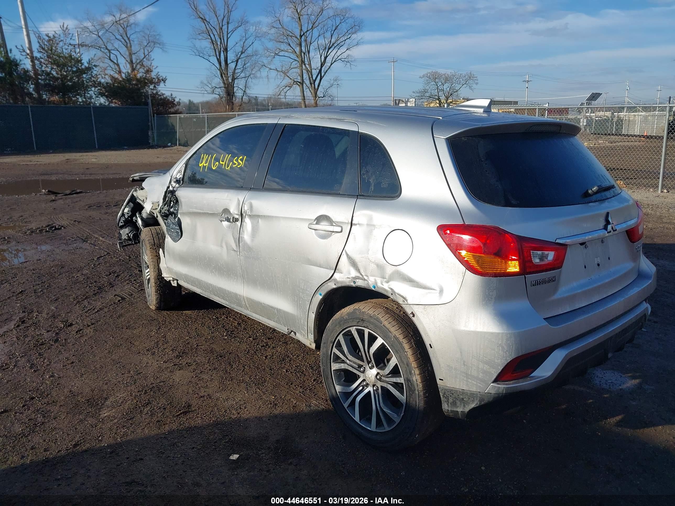 MITSUBISHI OUTLANDER image 3