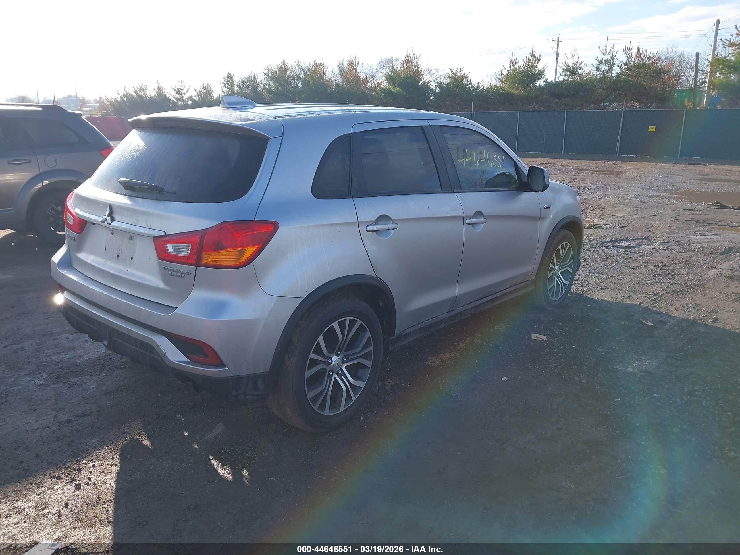 MITSUBISHI OUTLANDER image 4