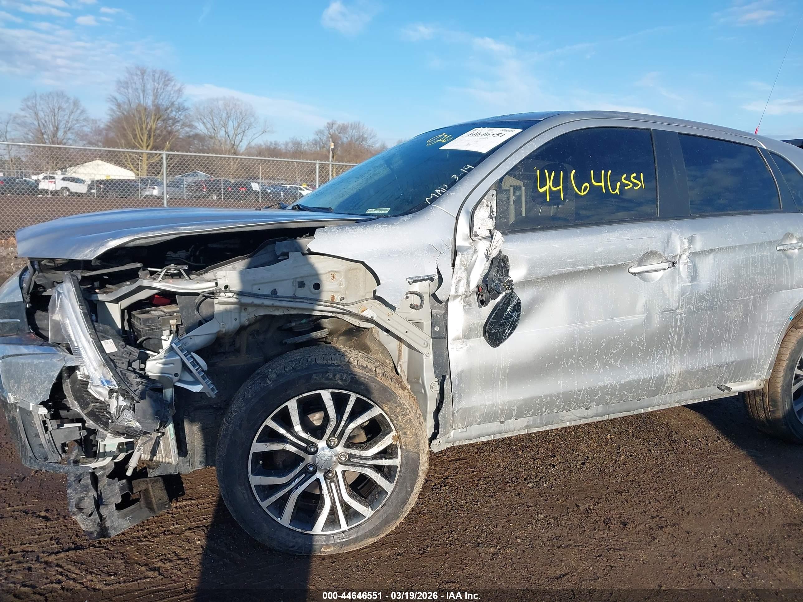 MITSUBISHI OUTLANDER image 6