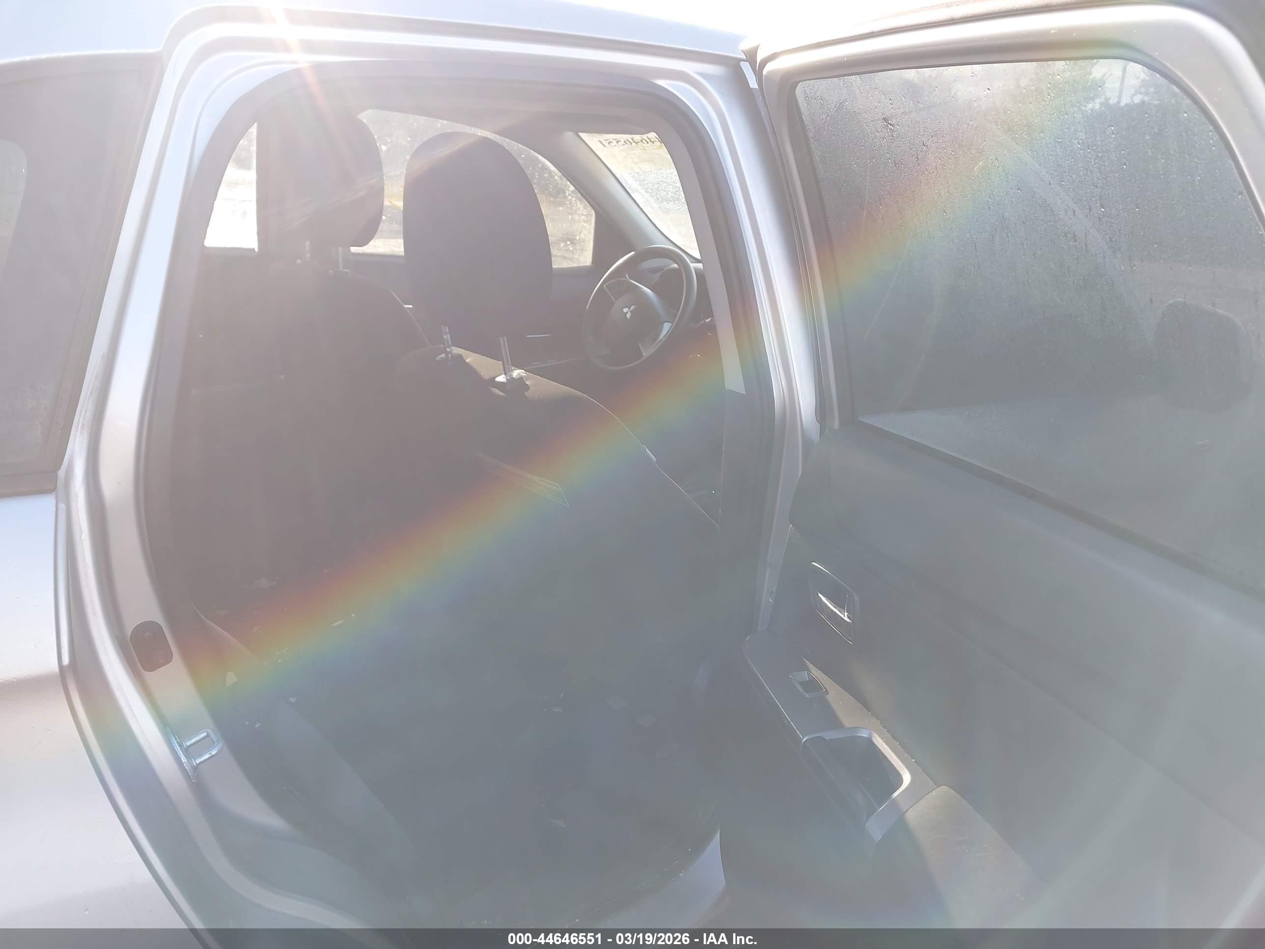 MITSUBISHI OUTLANDER image 8