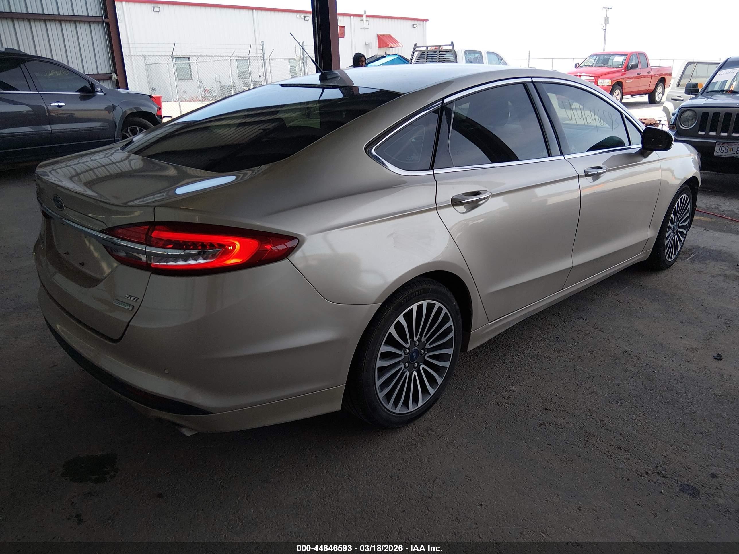 FORD FUSION image 4