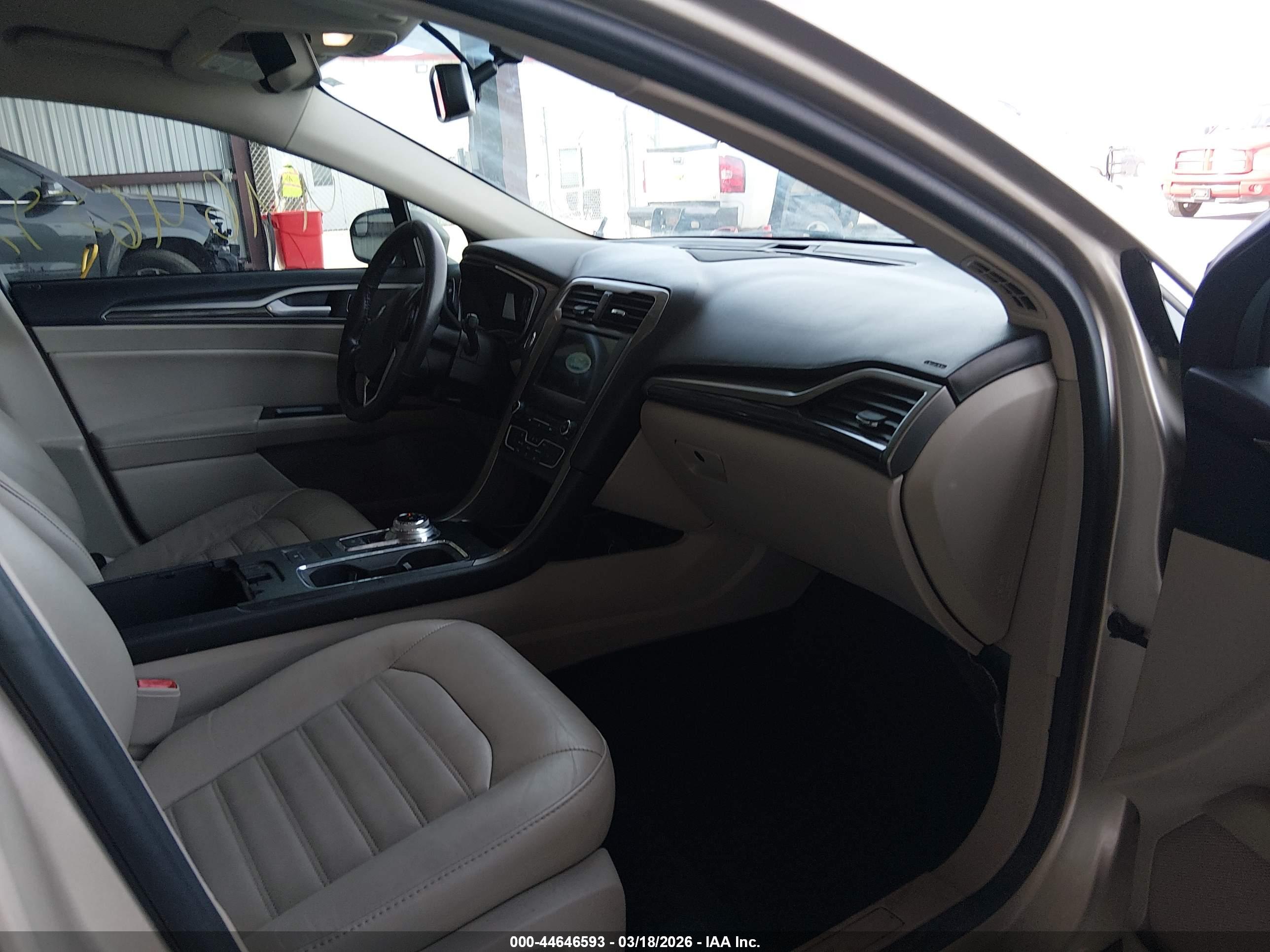 FORD FUSION image 5