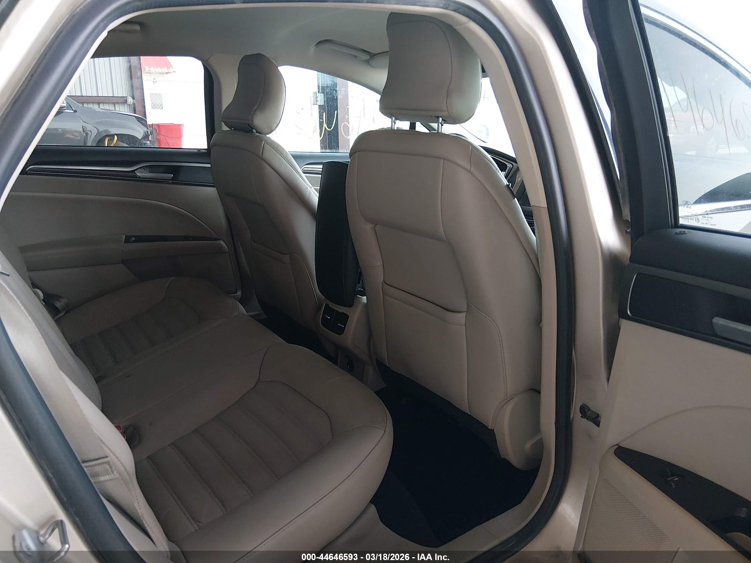 FORD FUSION image 8