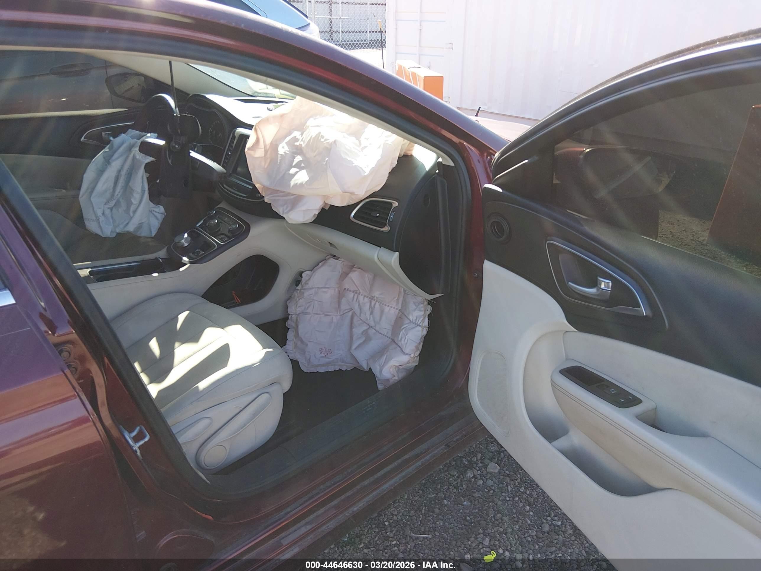 CHRYSLER 200 image 5