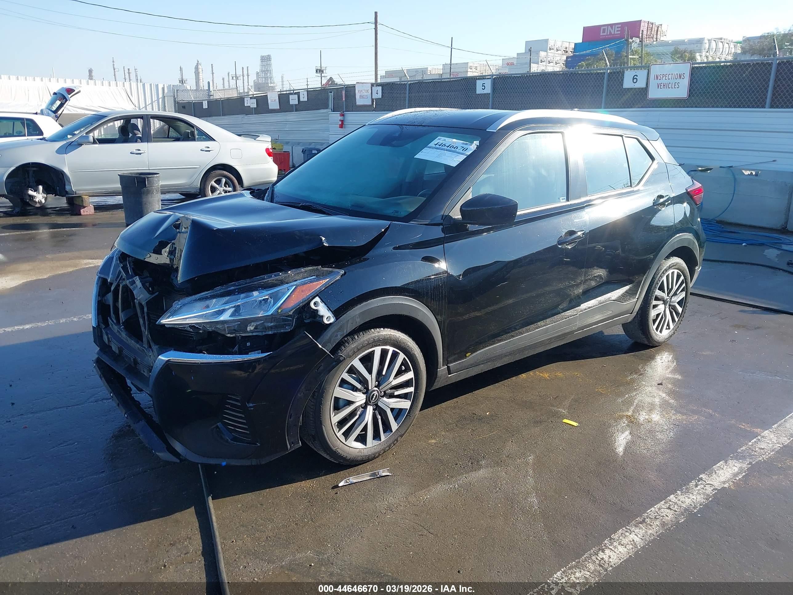 NISSAN KICKS image 2
