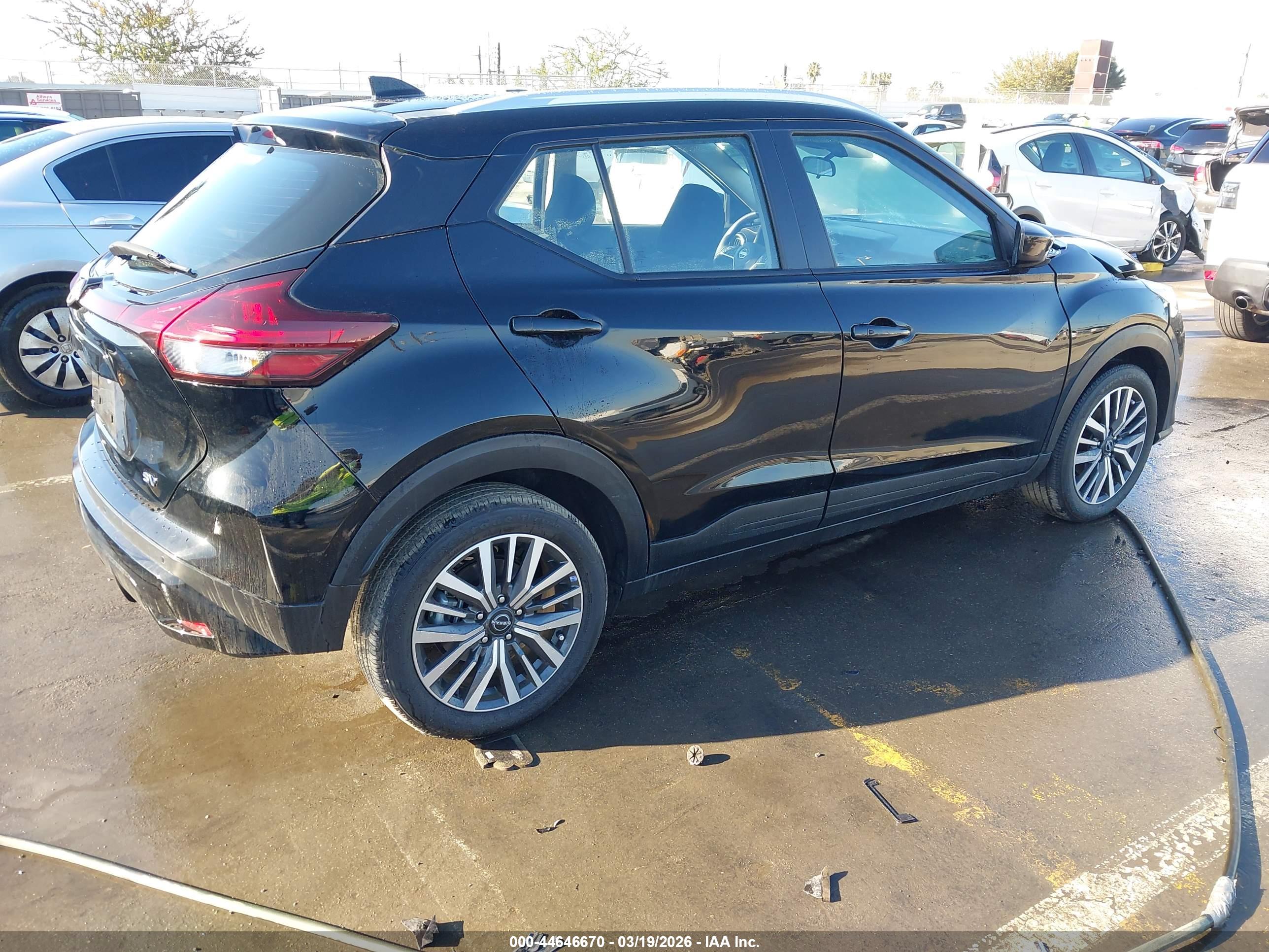 NISSAN KICKS image 4