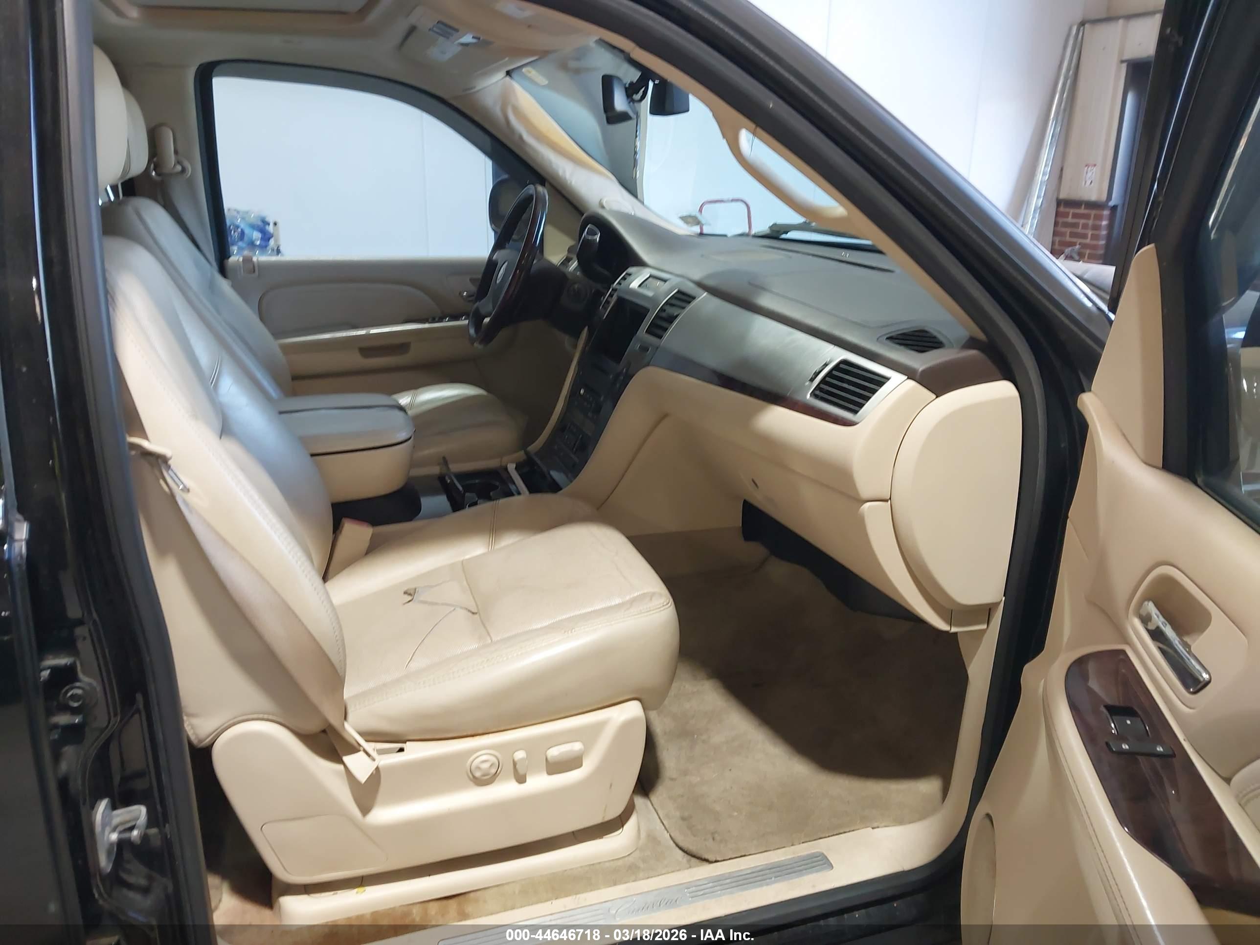 CADILLAC ESCALADE image 5