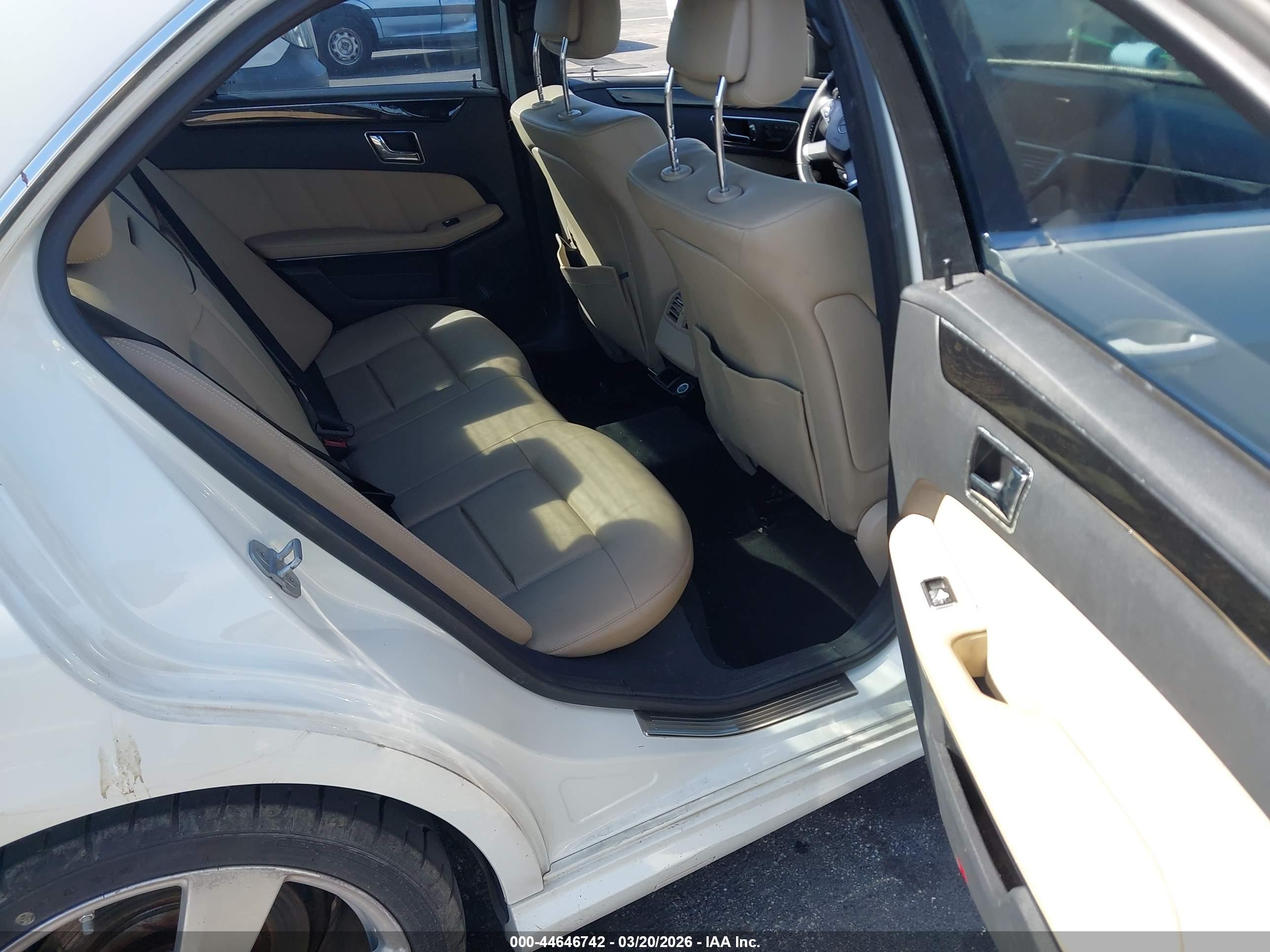 MERCEDES-BENZ E image 8