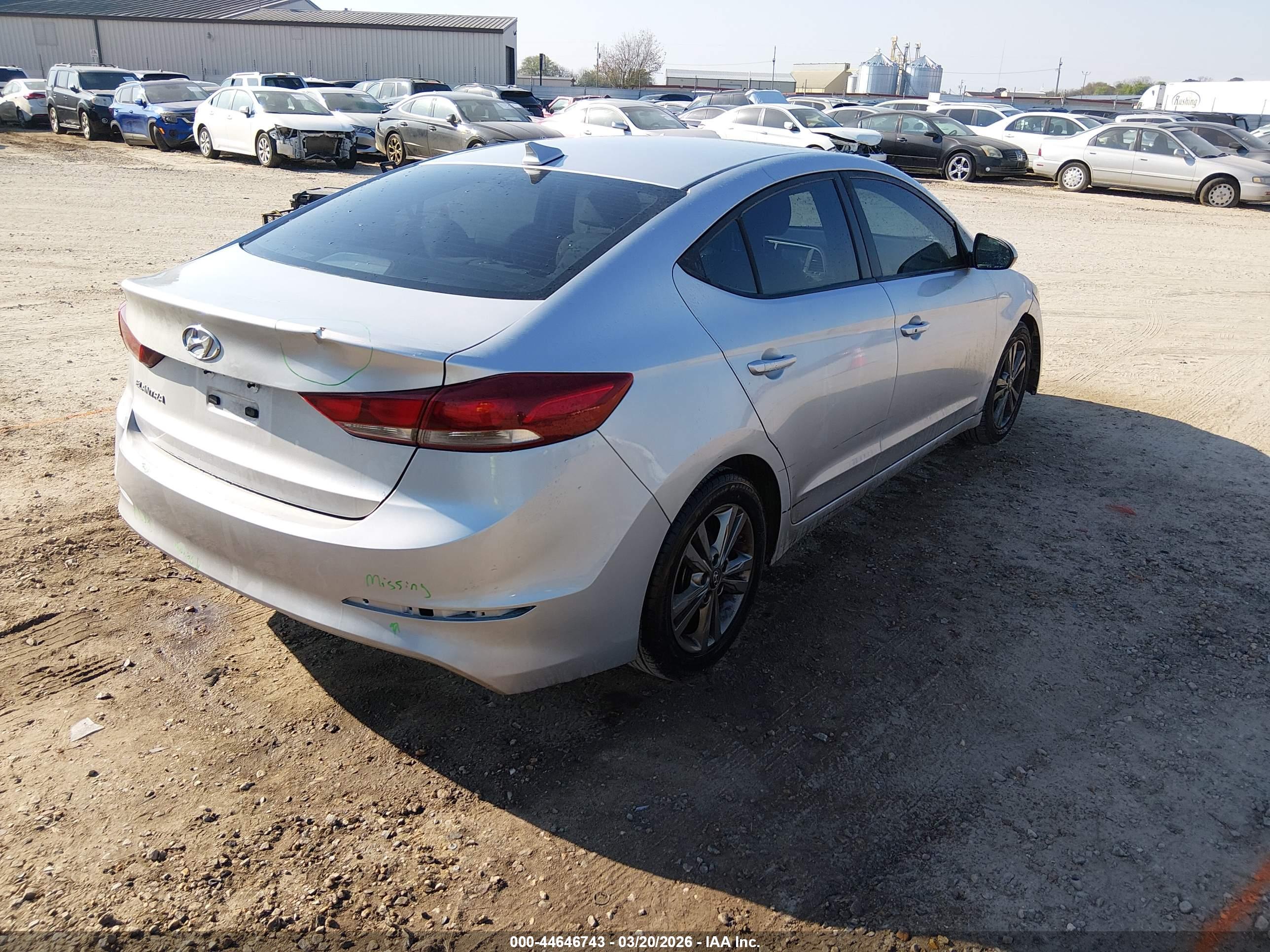 HYUNDAI ELANTRA image 4