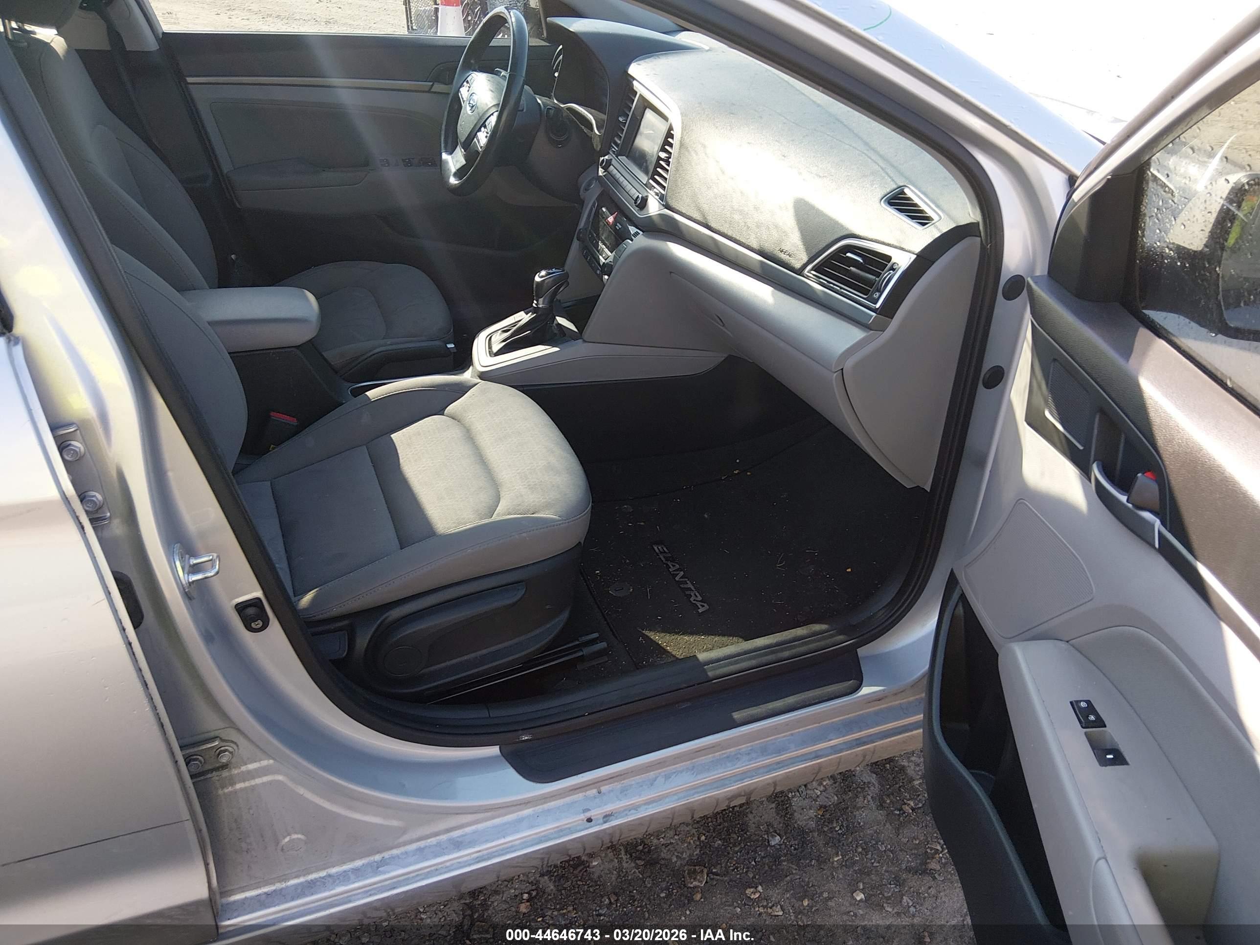 HYUNDAI ELANTRA image 5
