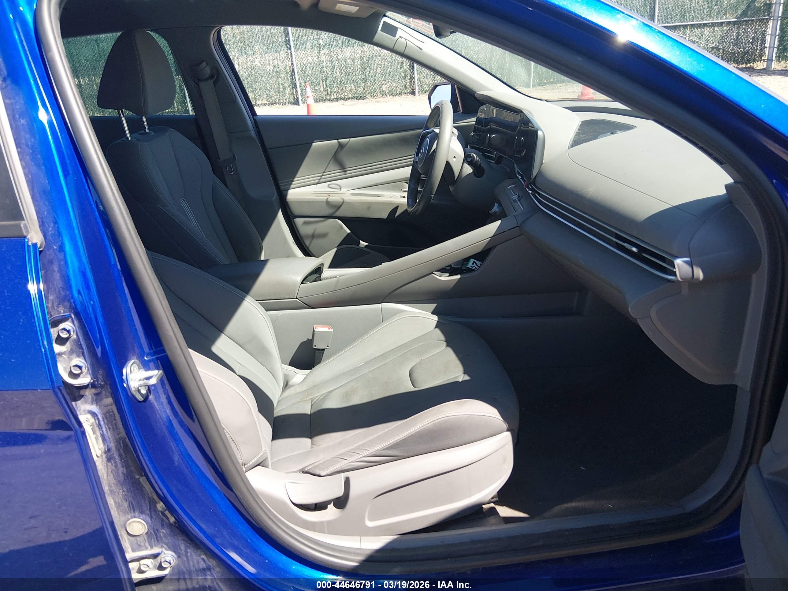 HYUNDAI ELANTRA image 5