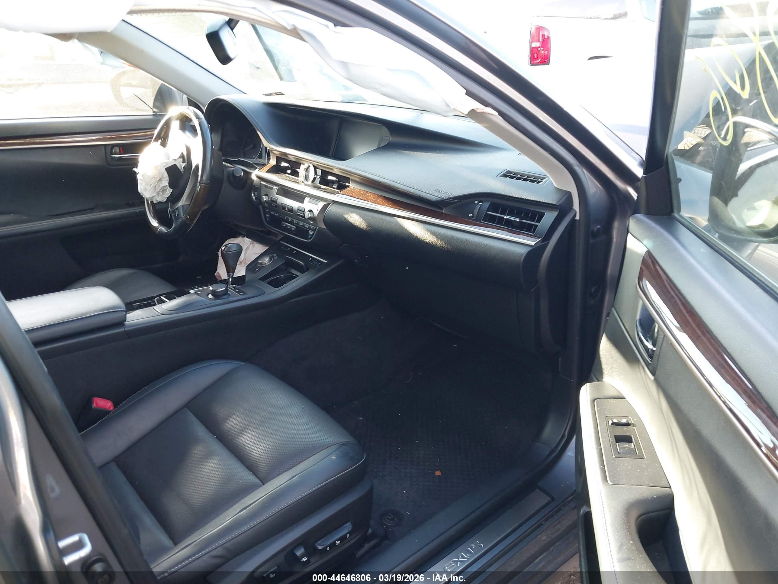 LEXUS ES image 5