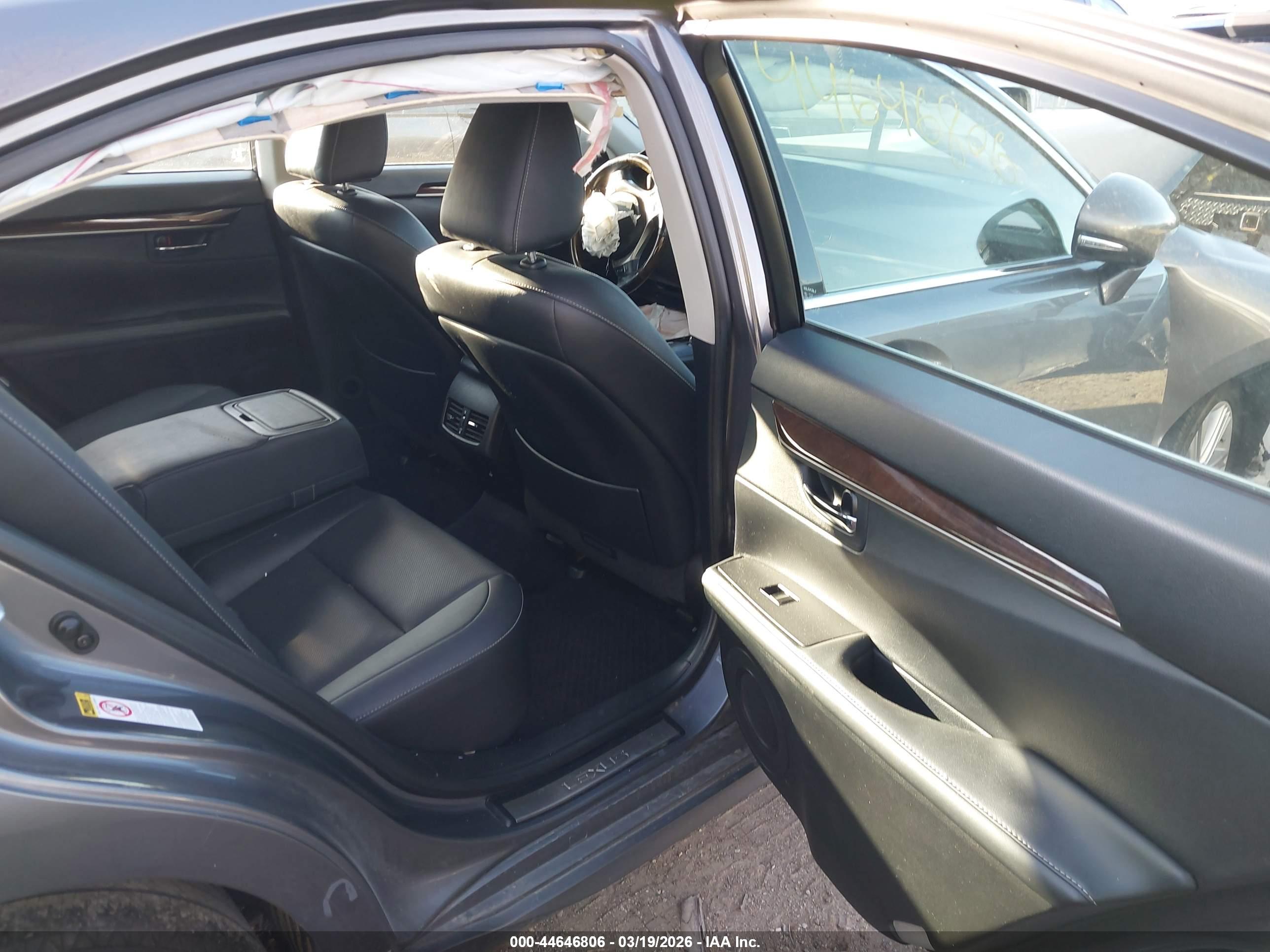 LEXUS ES image 8