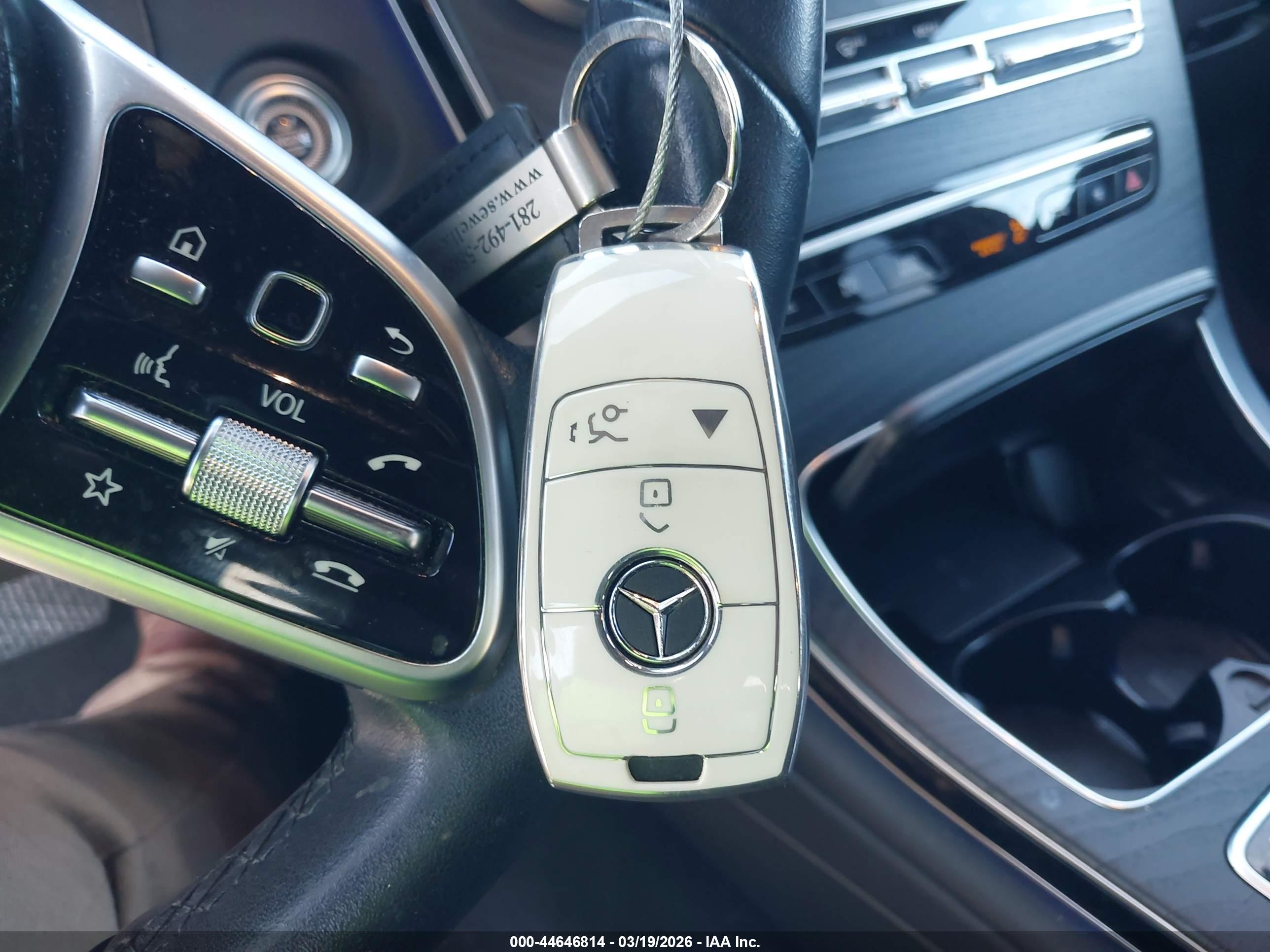 MERCEDES-BENZ GLC image 11