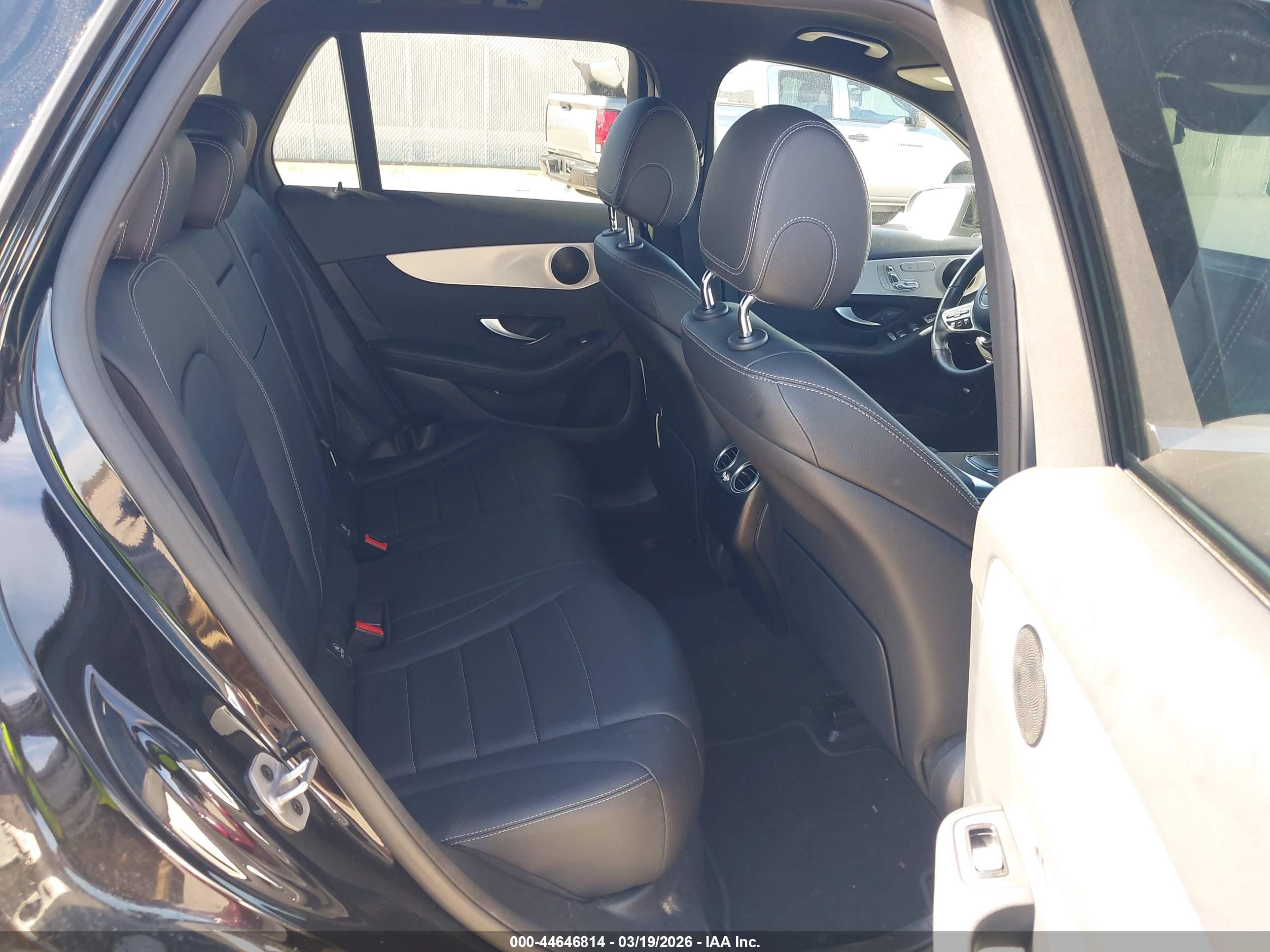 MERCEDES-BENZ GLC image 8