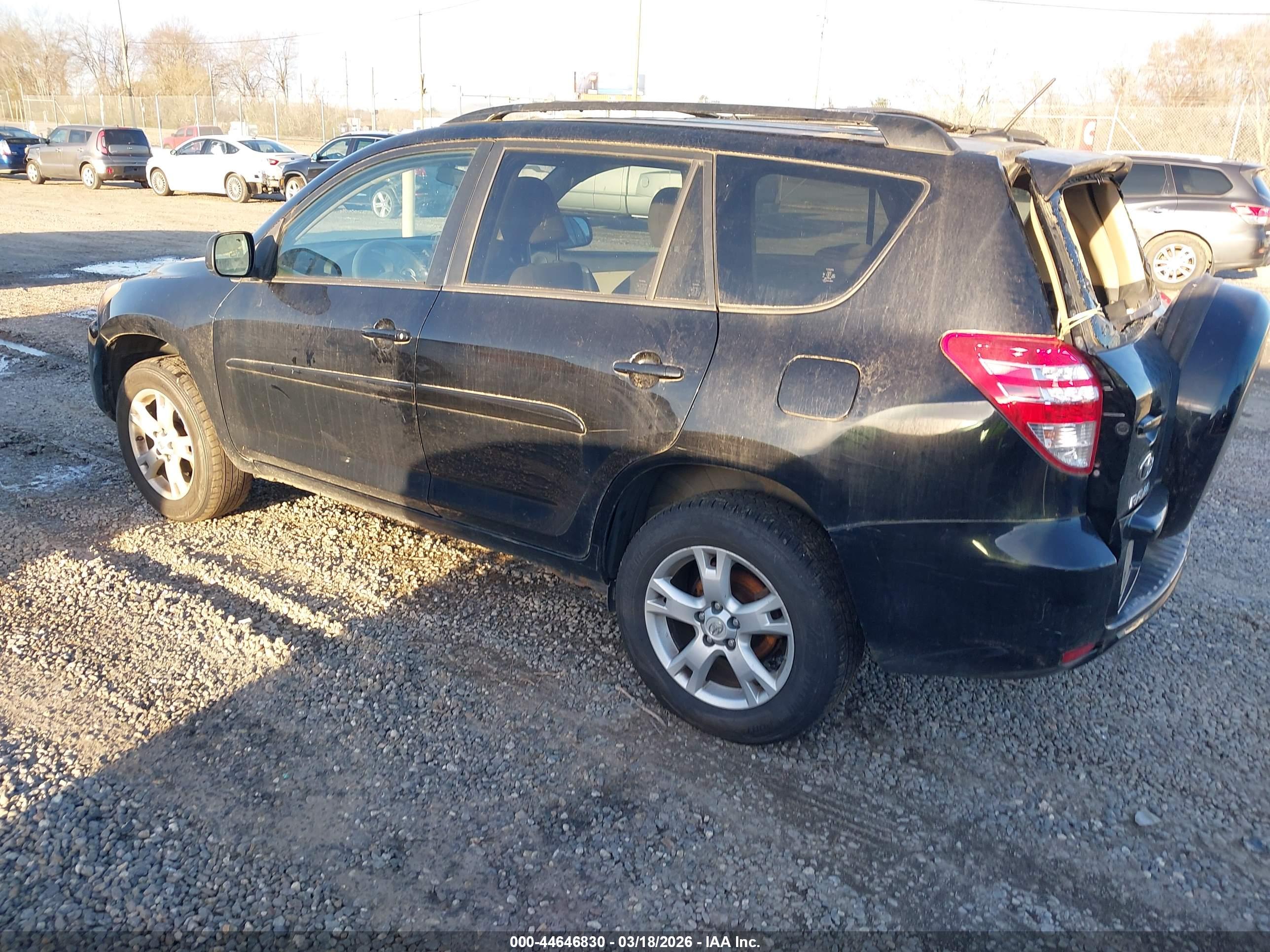 TOYOTA RAV4 image 3