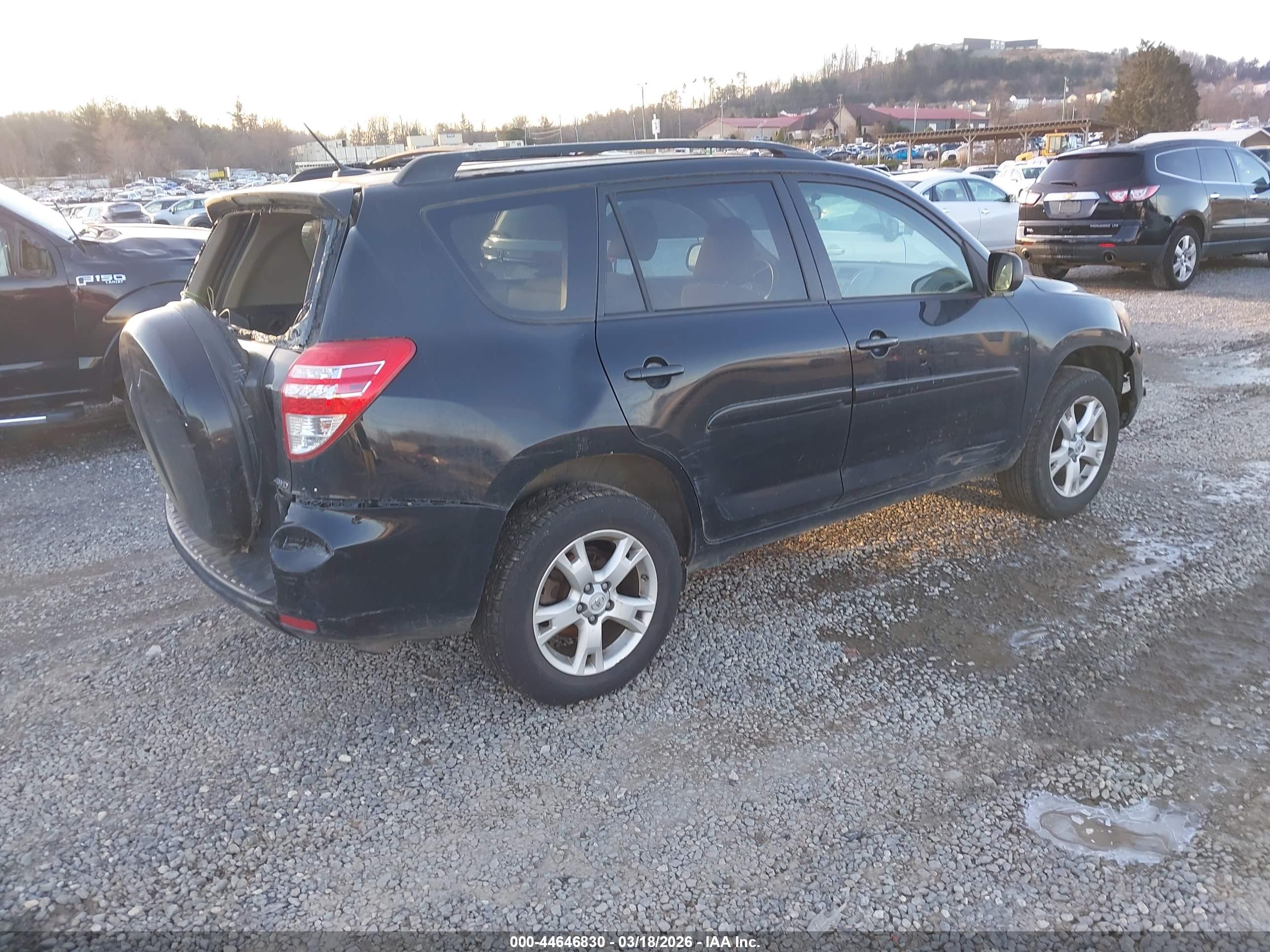 TOYOTA RAV4 image 4