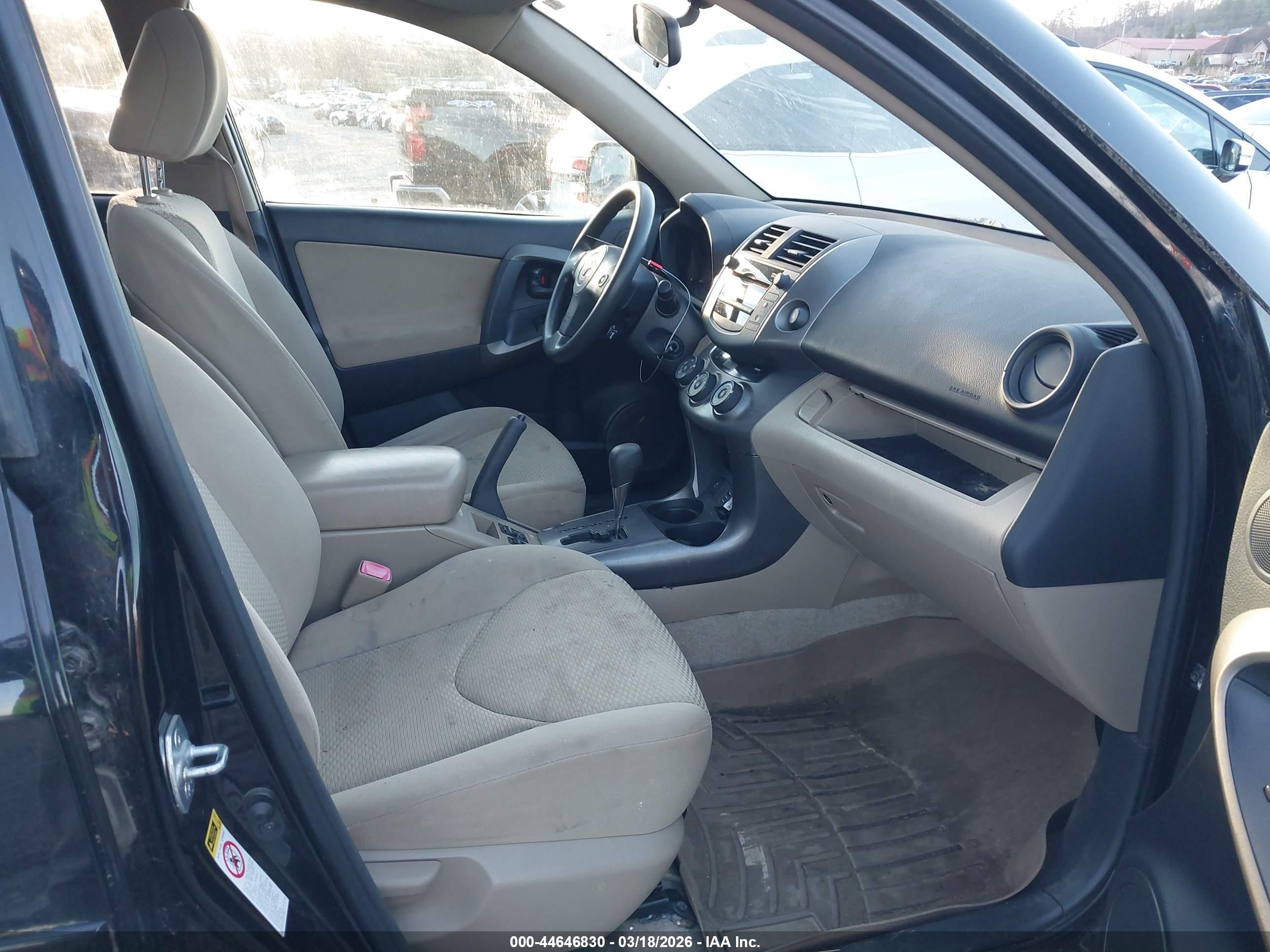 TOYOTA RAV4 image 5