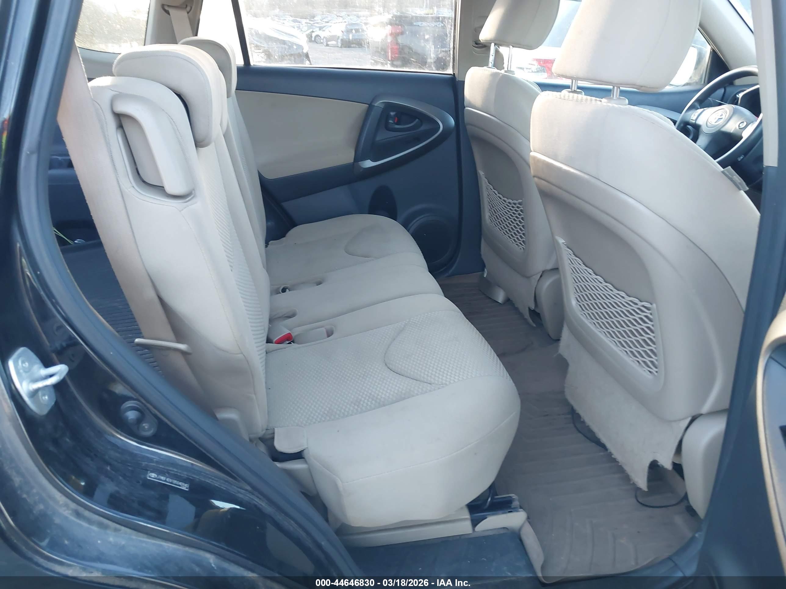 TOYOTA RAV4 image 8