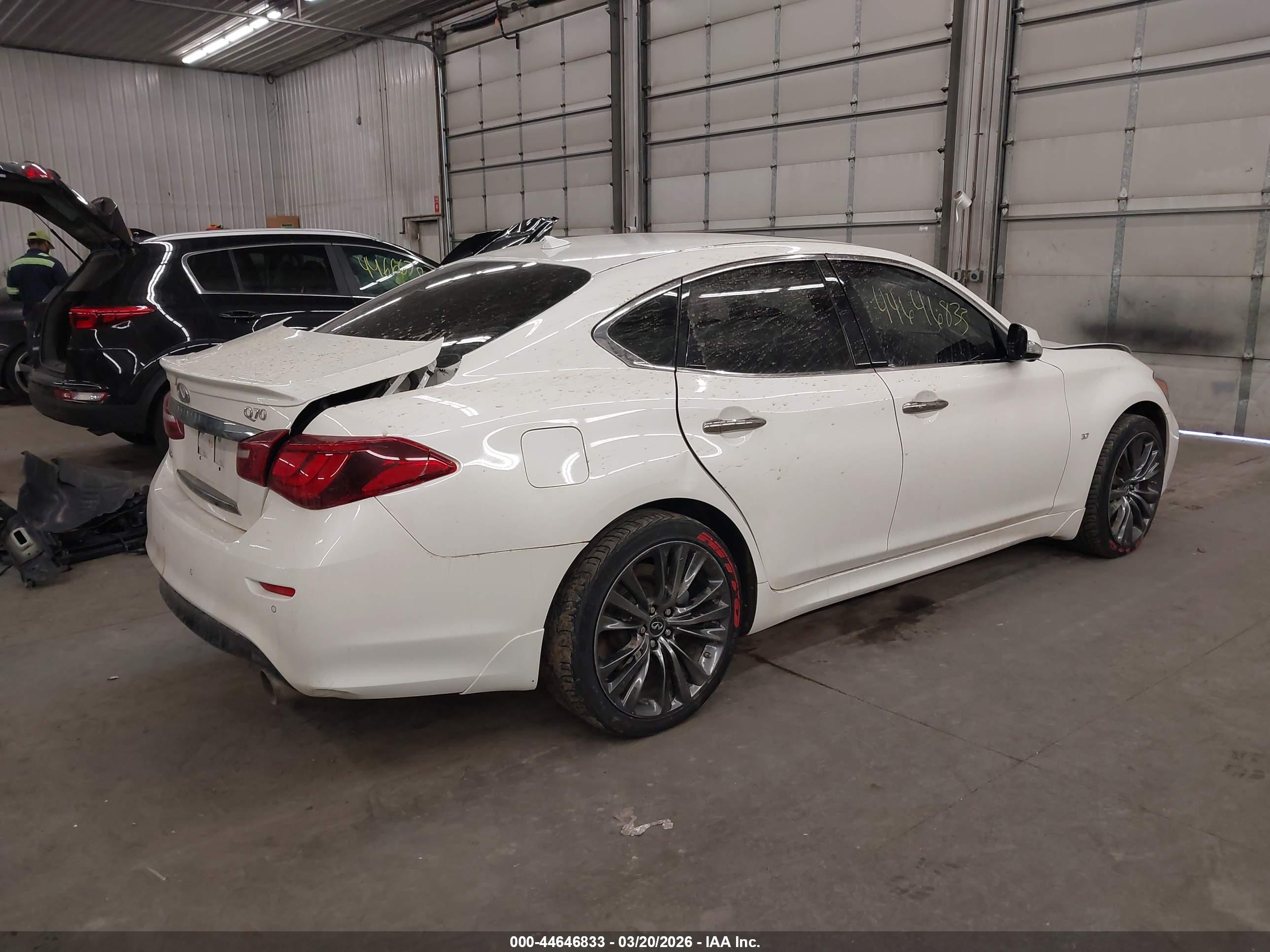 INFINITI Q70 image 4