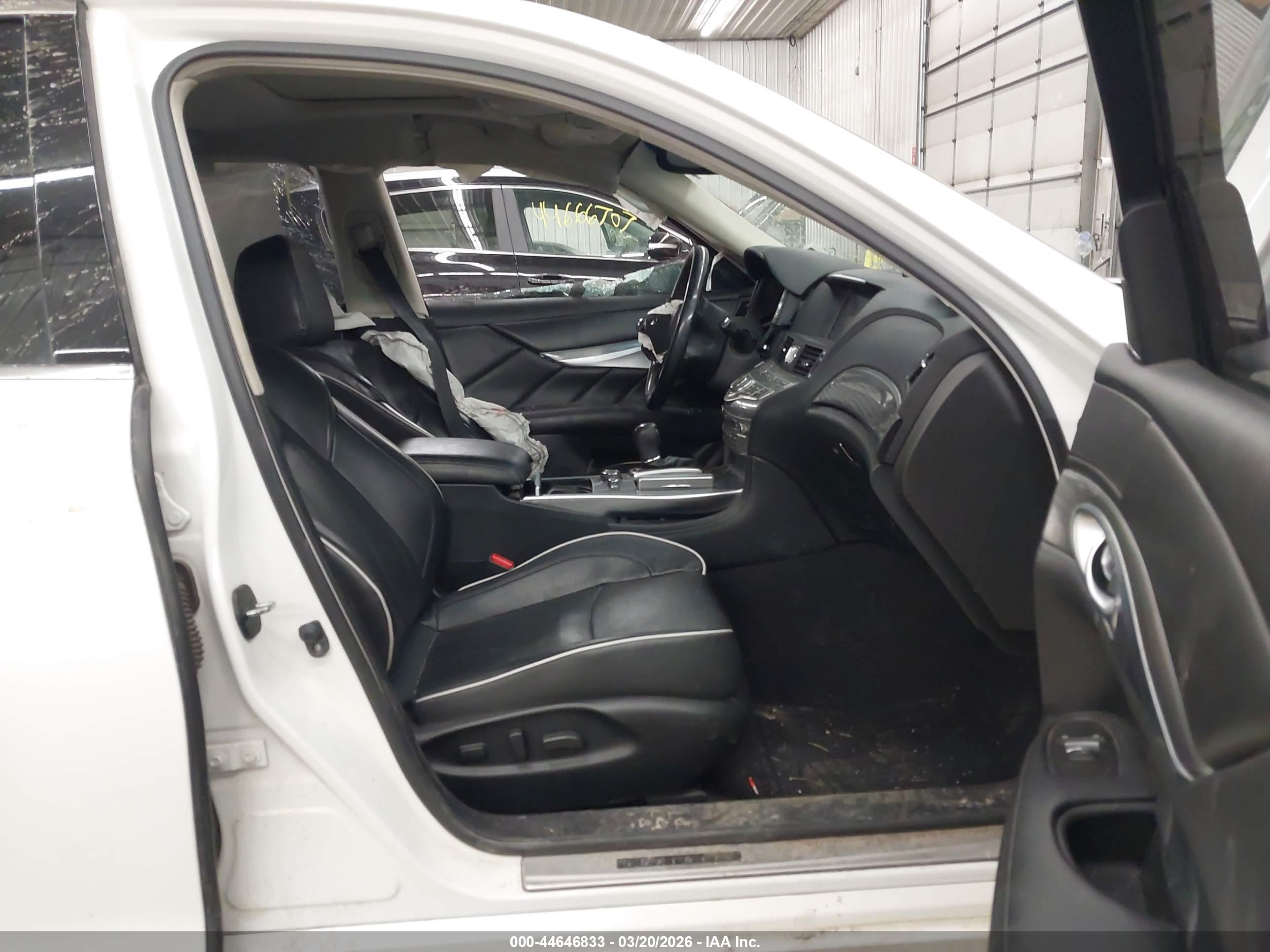 INFINITI Q70 image 5