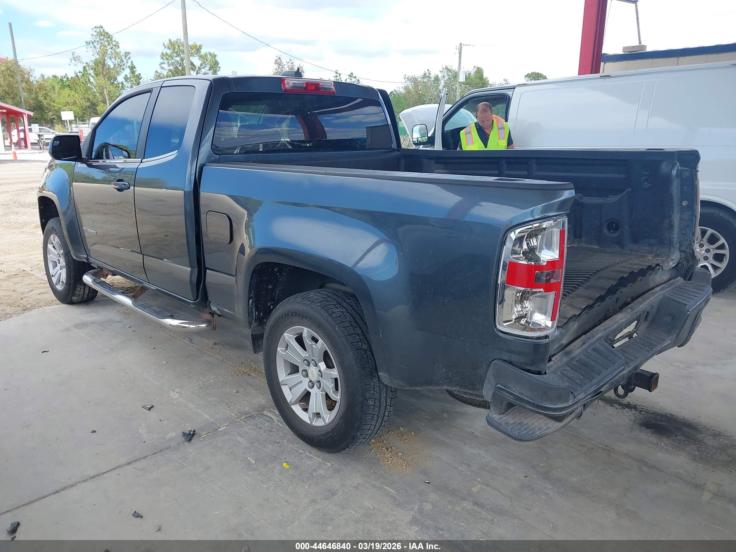 CHEVROLET COLORADO image 3