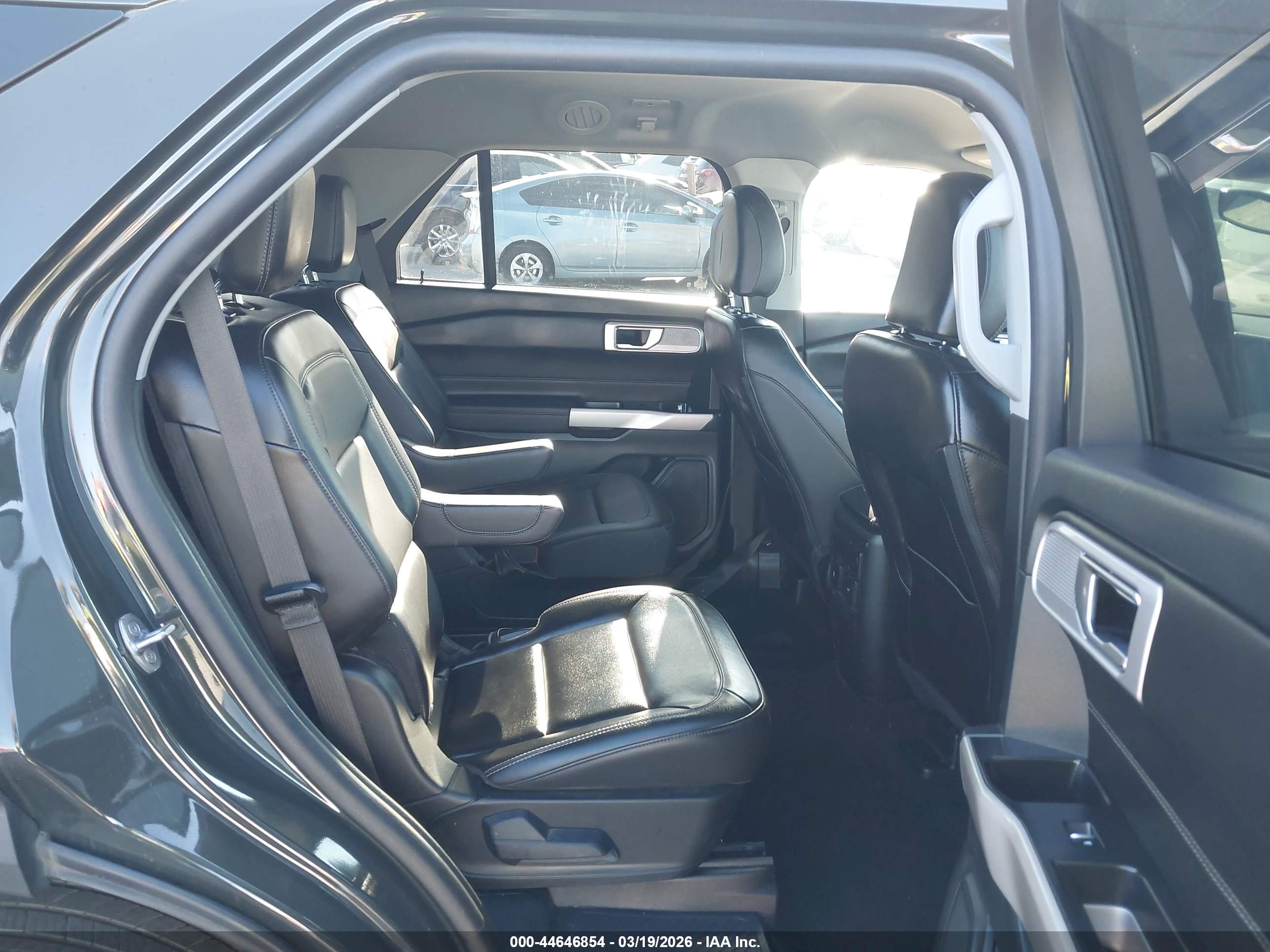 FORD EXPLORER image 8