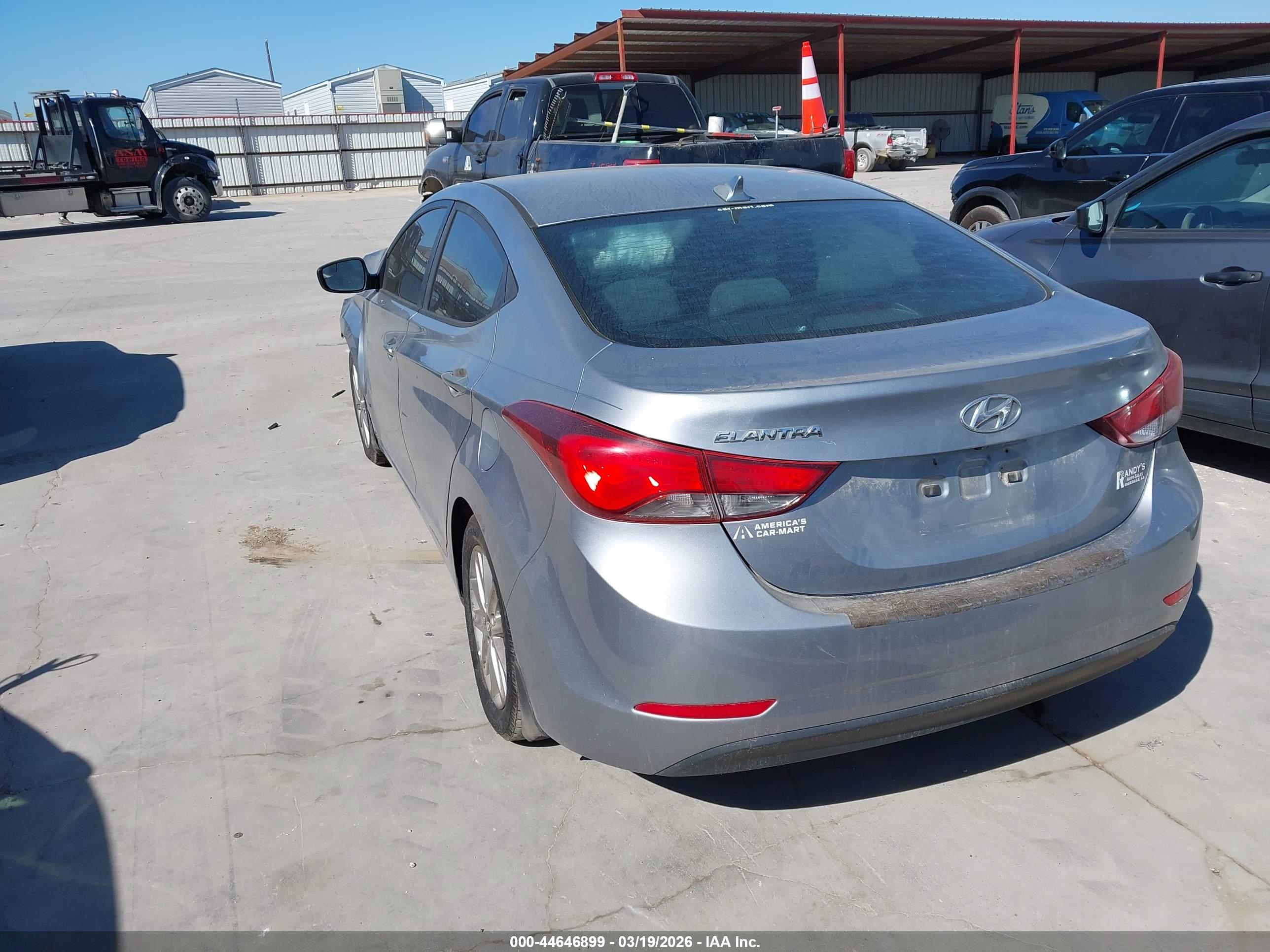 HYUNDAI ELANTRA image 3