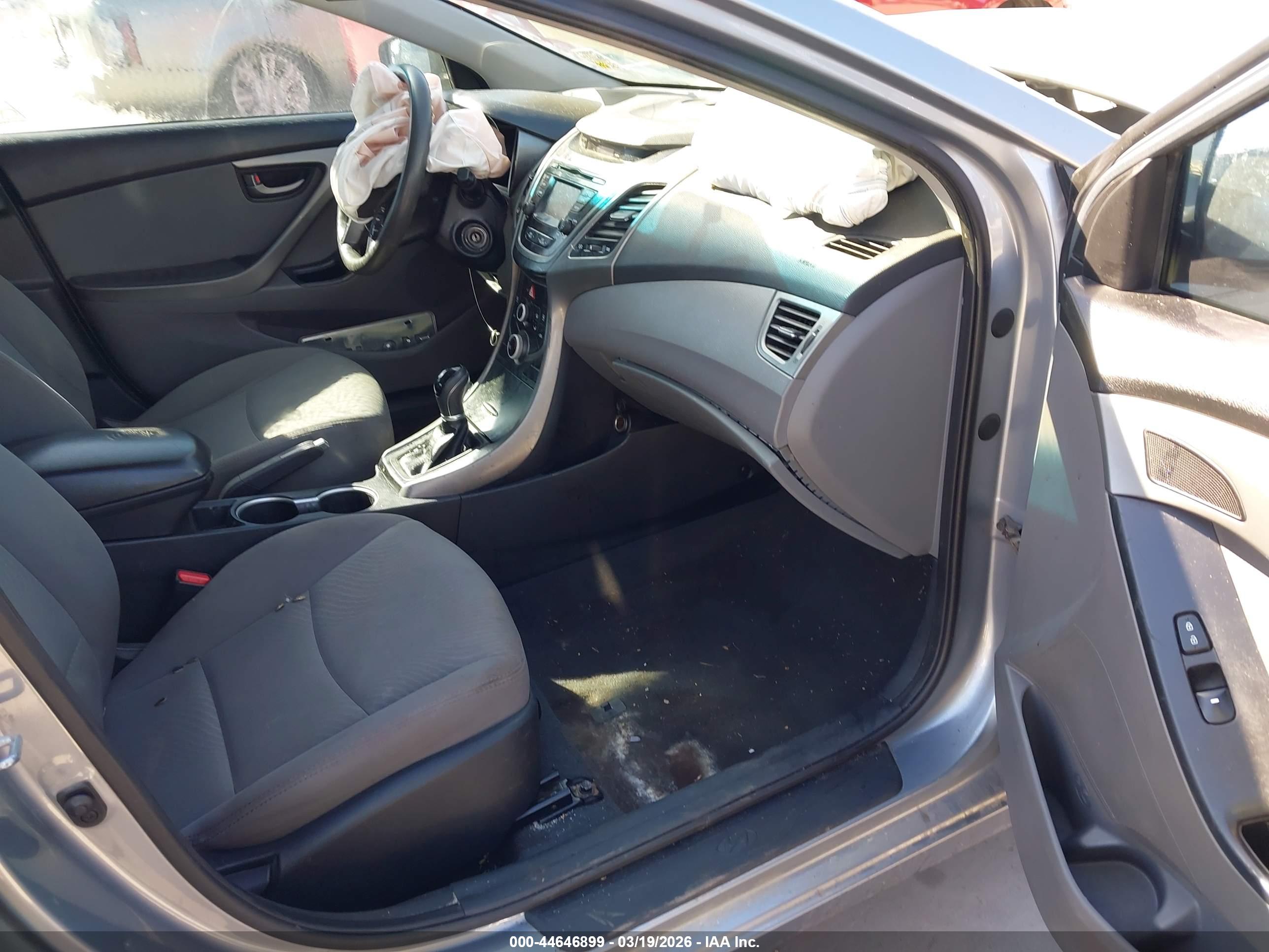 HYUNDAI ELANTRA image 5