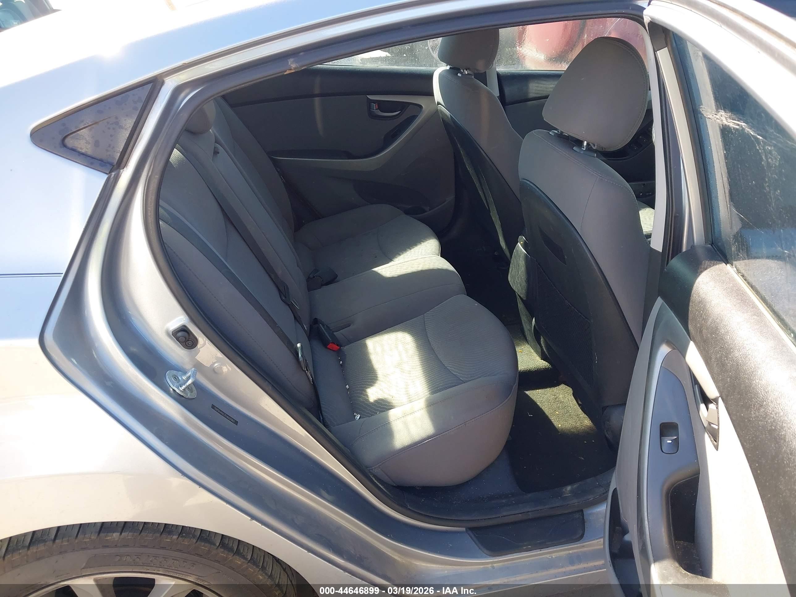 HYUNDAI ELANTRA image 8