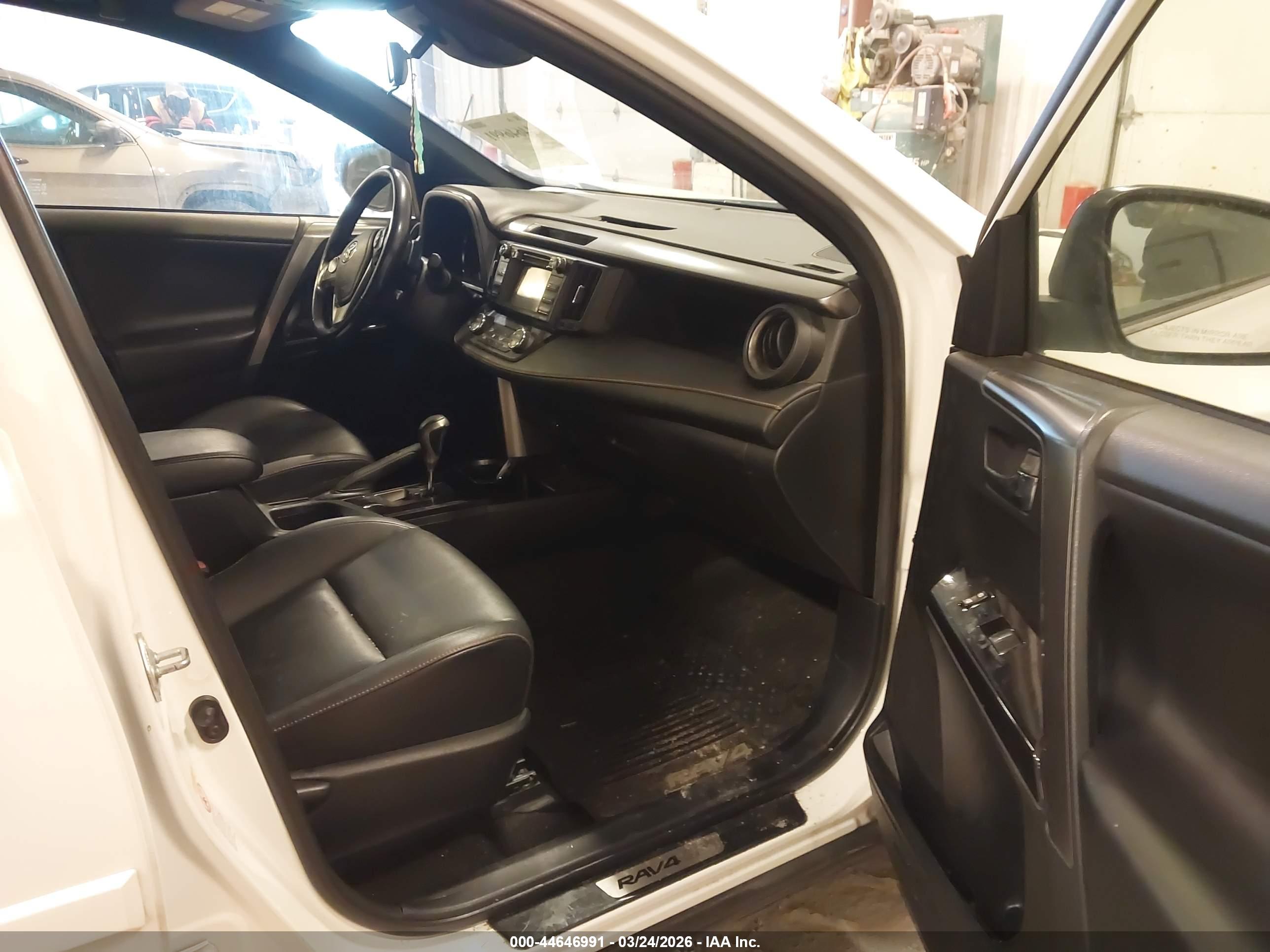 TOYOTA RAV4 image 5