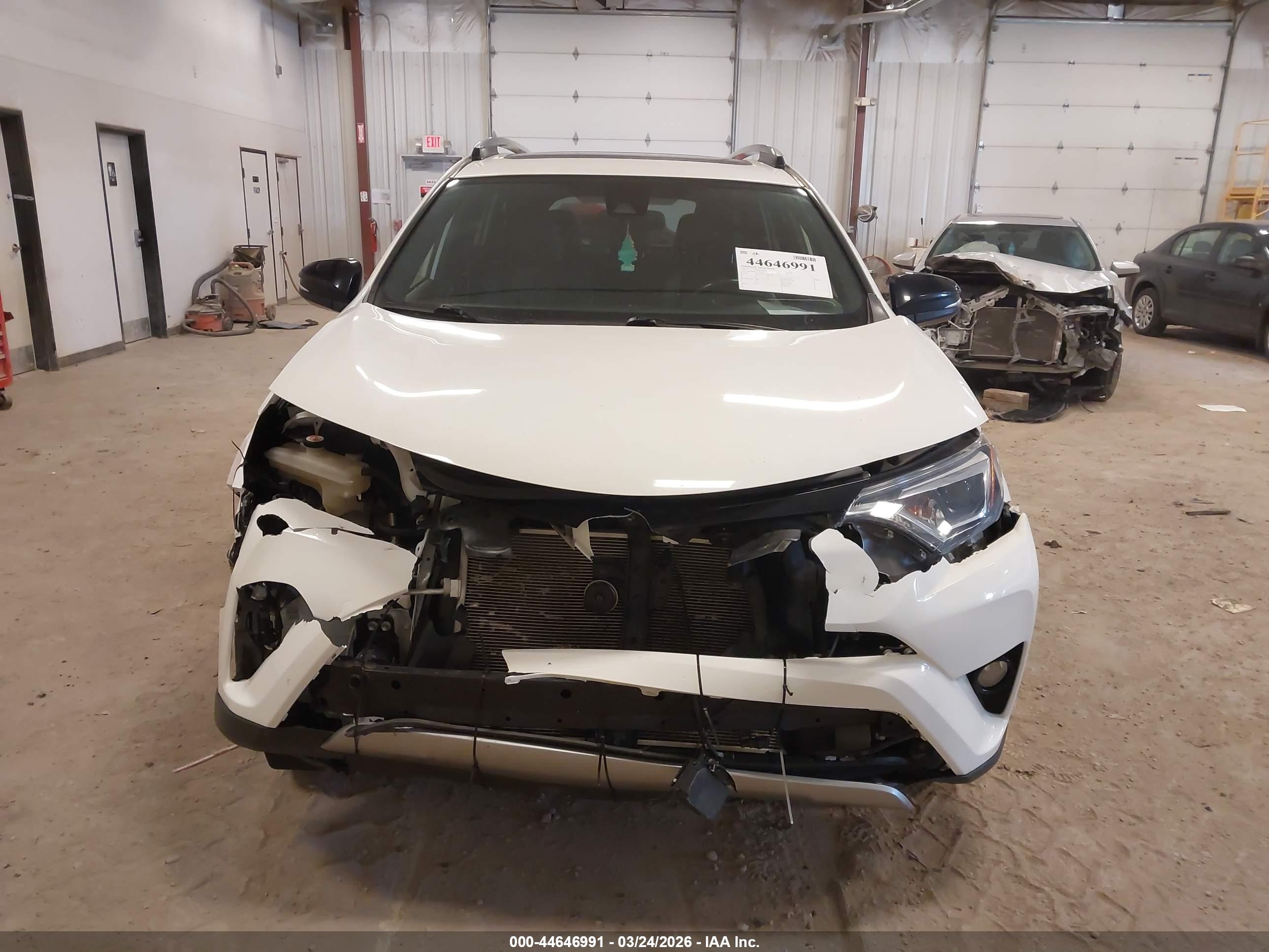 TOYOTA RAV4 image 6