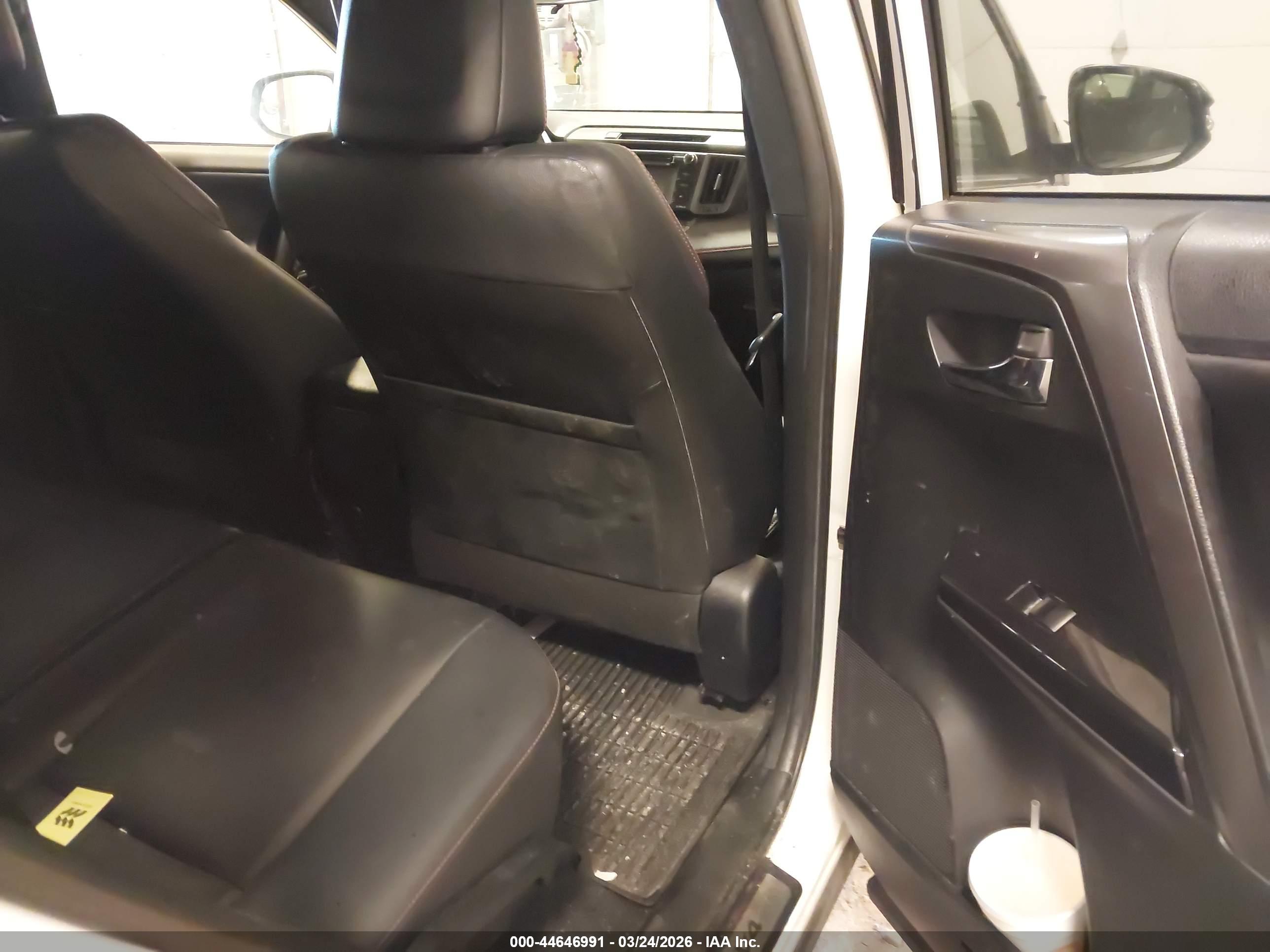 TOYOTA RAV4 image 8