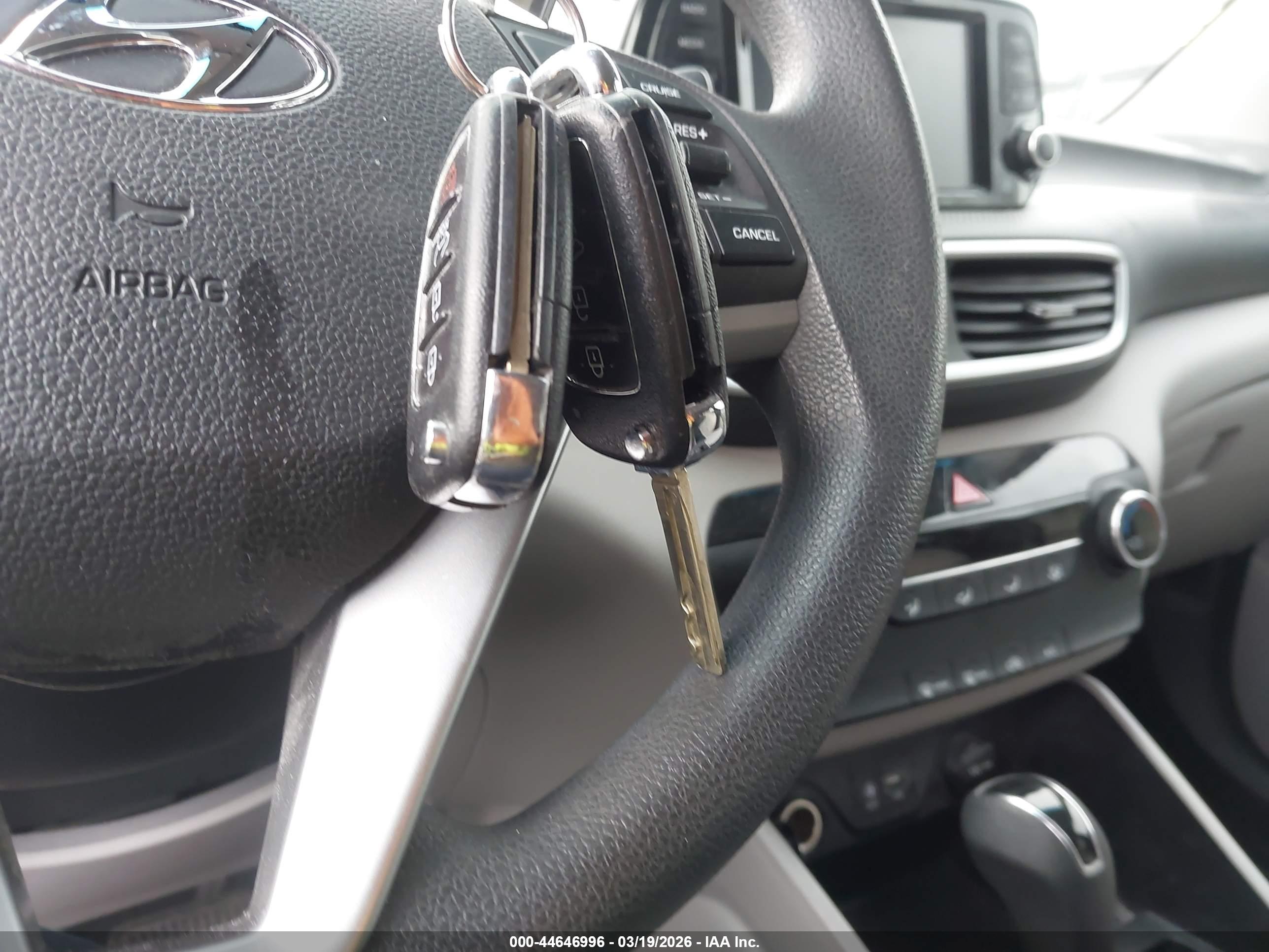 HYUNDAI TUCSON image 11