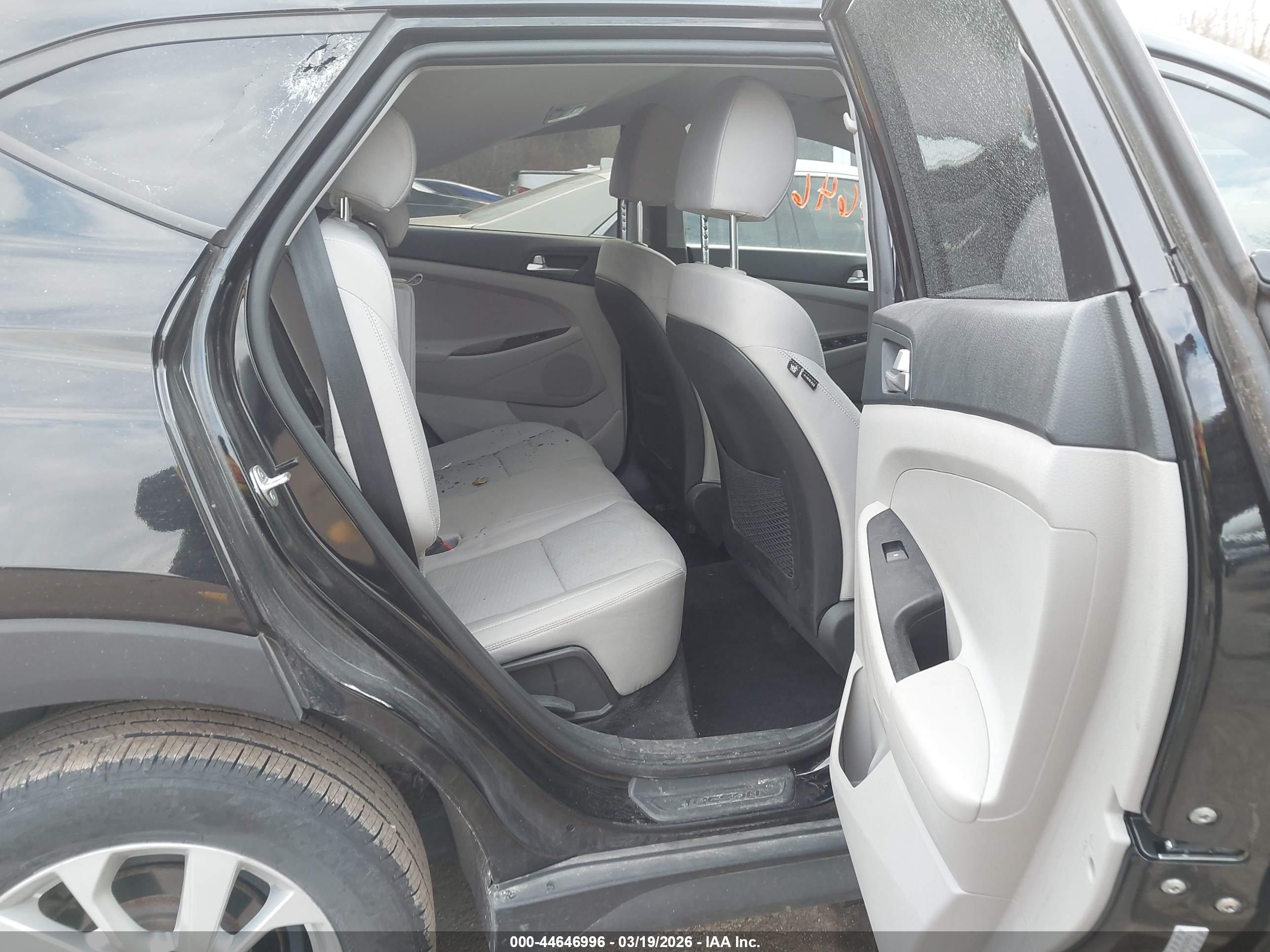 HYUNDAI TUCSON image 8
